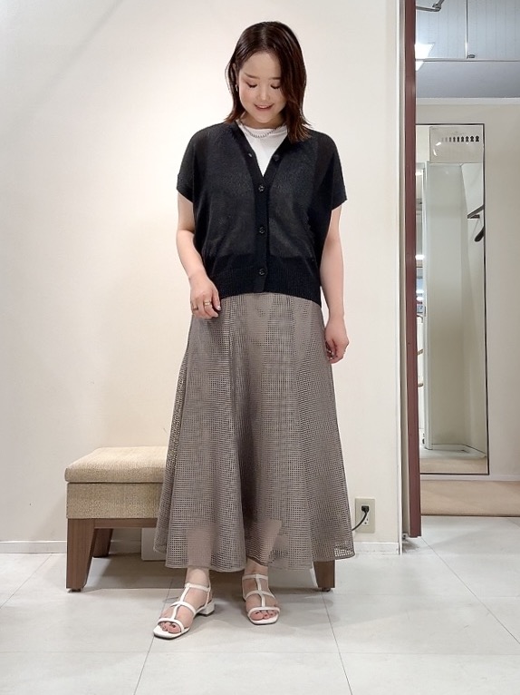 YUIさんの「UNTITLED｜【洗える/清涼感】ドライタッチスリーブレスカーディガン」を使ったコーディネート