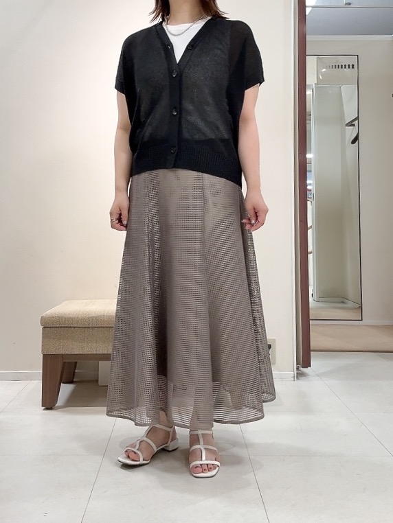 YUIさんの「UNTITLED｜【洗える/清涼感】ドライタッチスリーブレスカーディガン」を使ったコーディネート