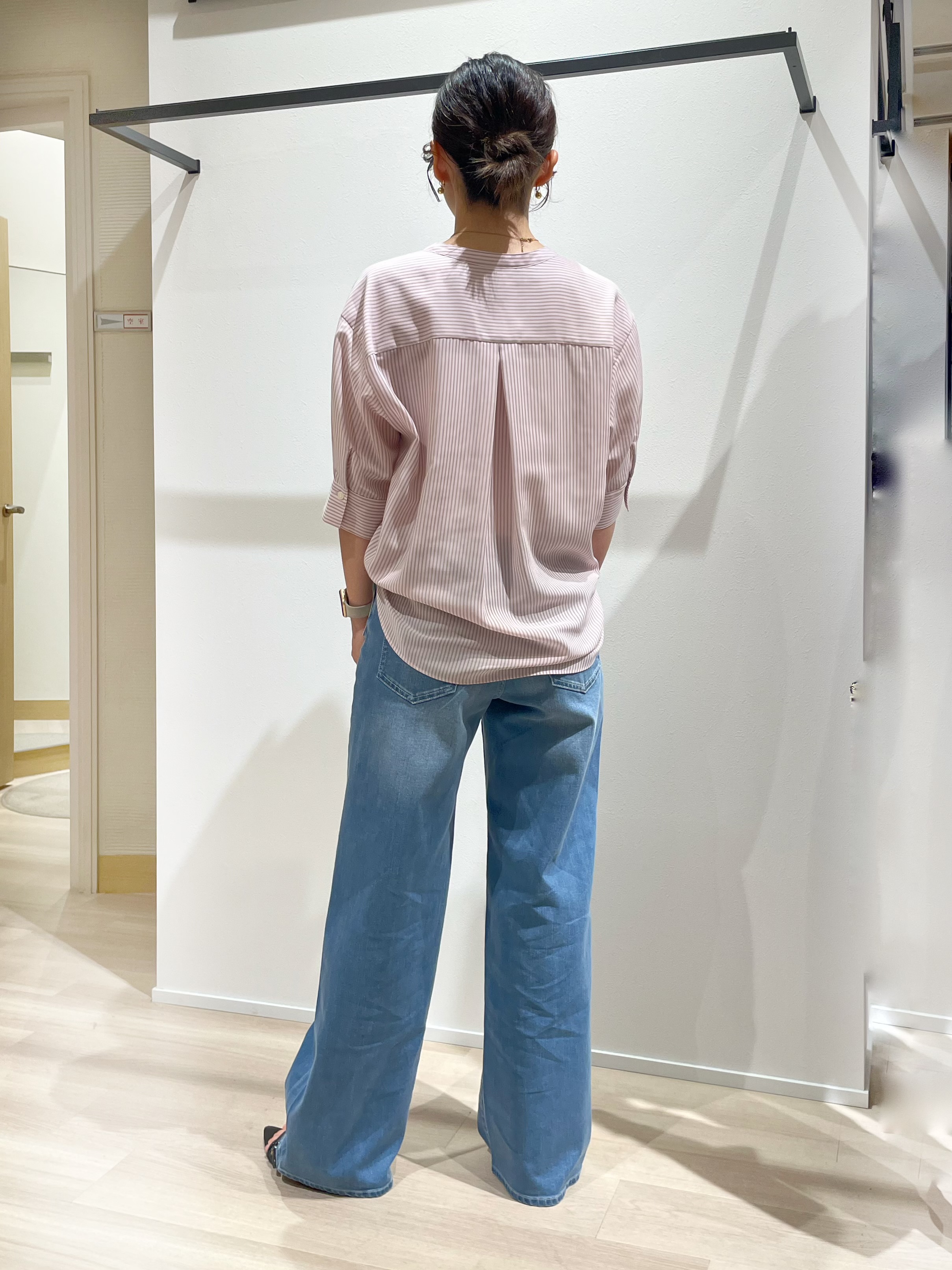 A.Nさんの「UNTITLED｜【接触冷感/通気性/洗える】フロントフリルブラウス」を使ったコーディネート