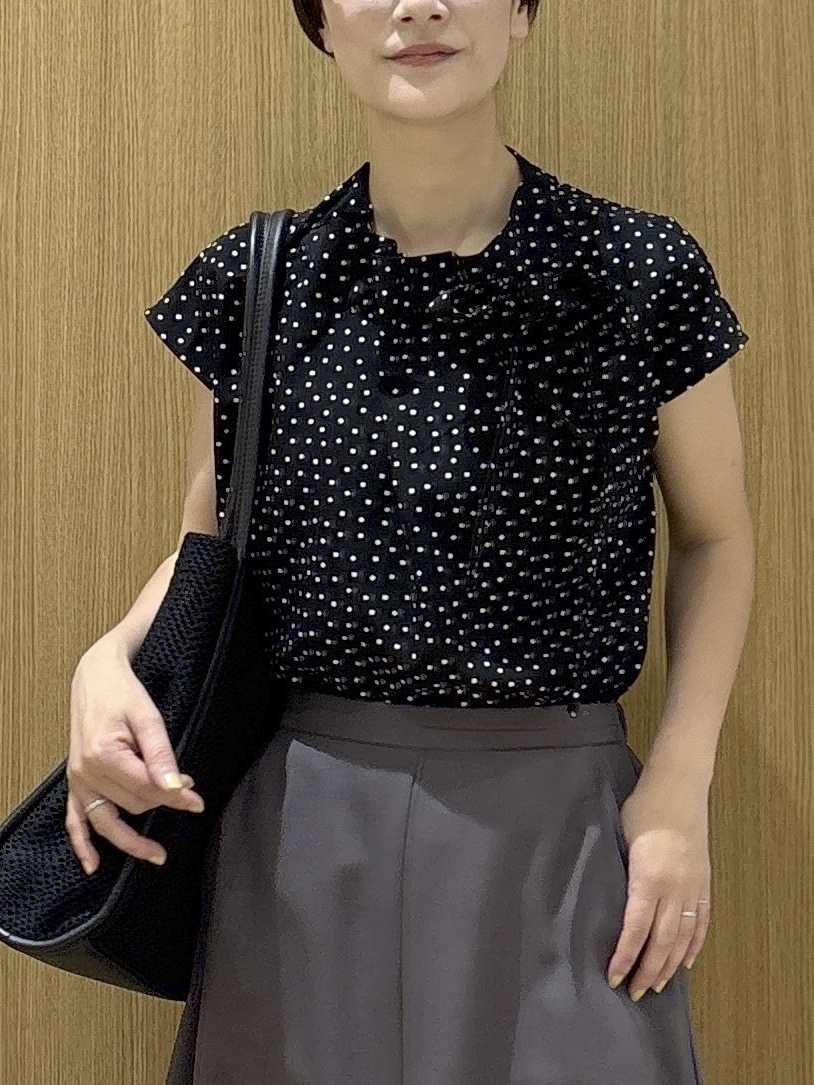 たけねぇさんの「OPAQUE.CLIP｜ドットボウタイブラウス【洗濯機OK】」を使ったコーディネート