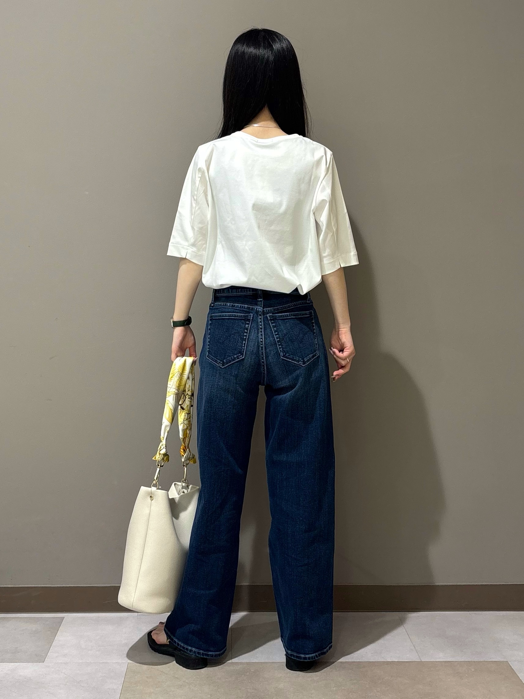 KEIKOさんの「INDIVI｜【抗菌防臭／消臭】上品光沢コットンTシャツ」を使ったコーディネート