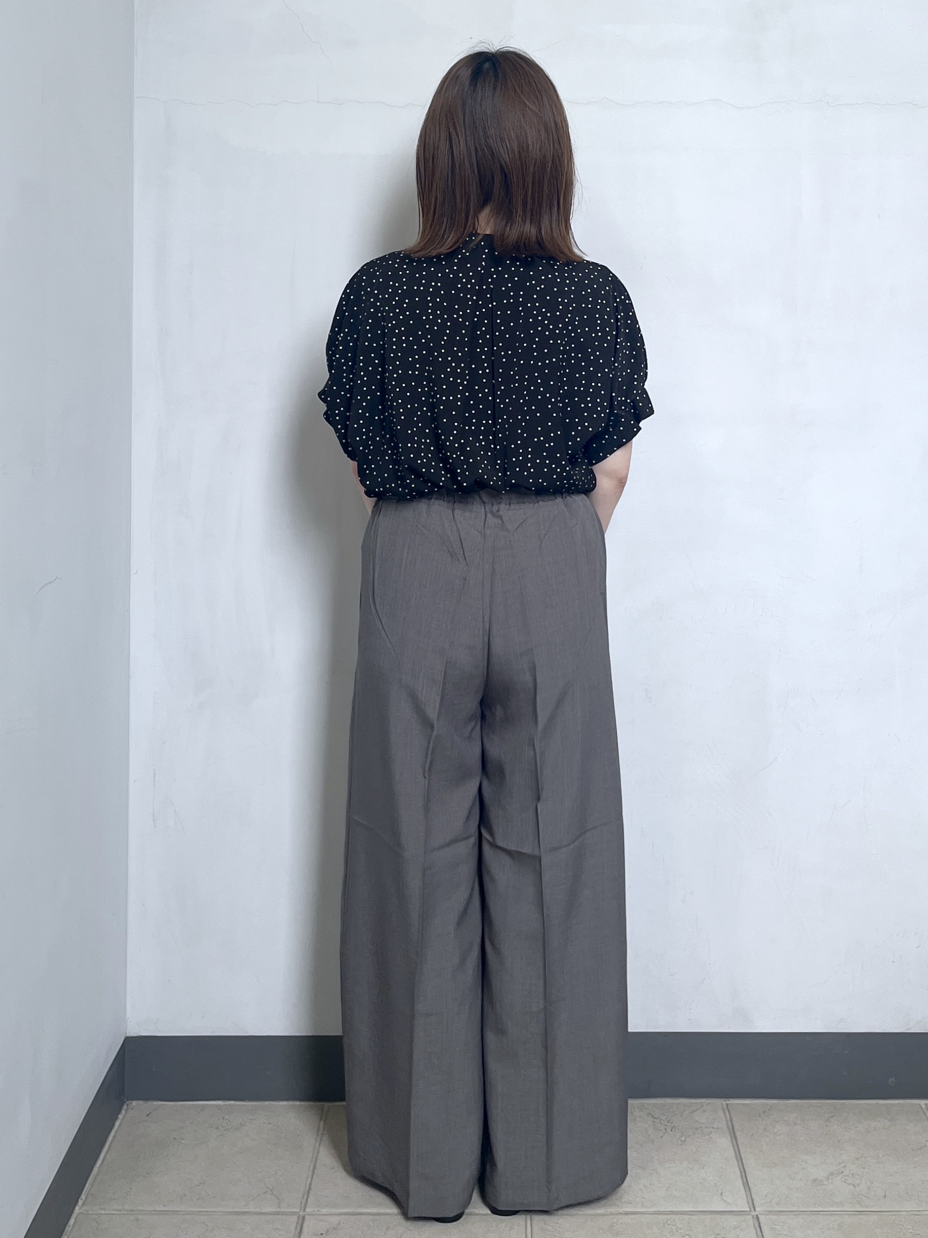 mikiさんの「OPAQUE.CLIP｜タックスリーブ プリントブラウス《イージーアイロン／洗濯機OK》」を使ったコーディネート