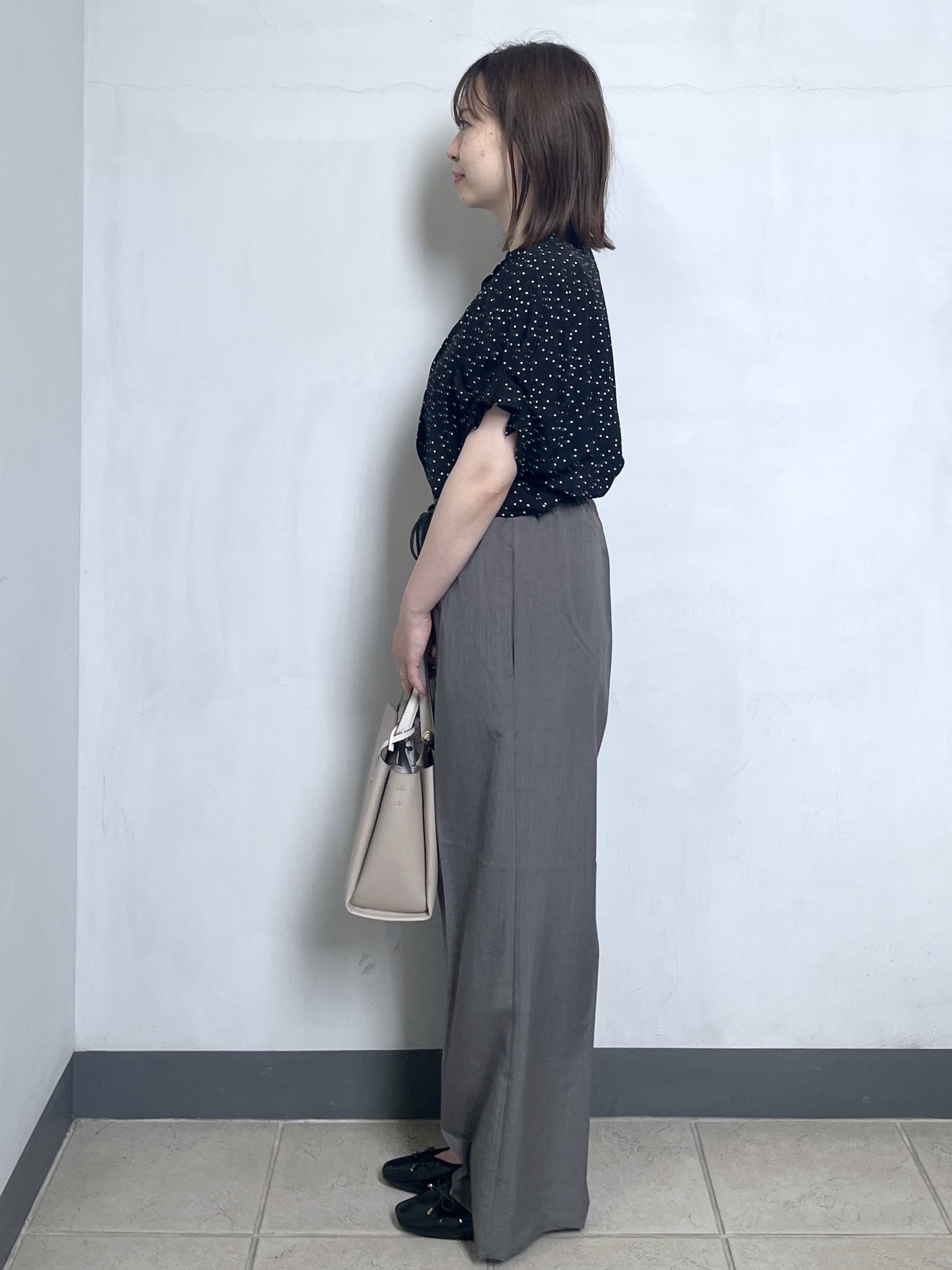 mikiさんの「OPAQUE.CLIP｜タックスリーブ プリントブラウス《イージーアイロン／洗濯機OK》」を使ったコーディネート