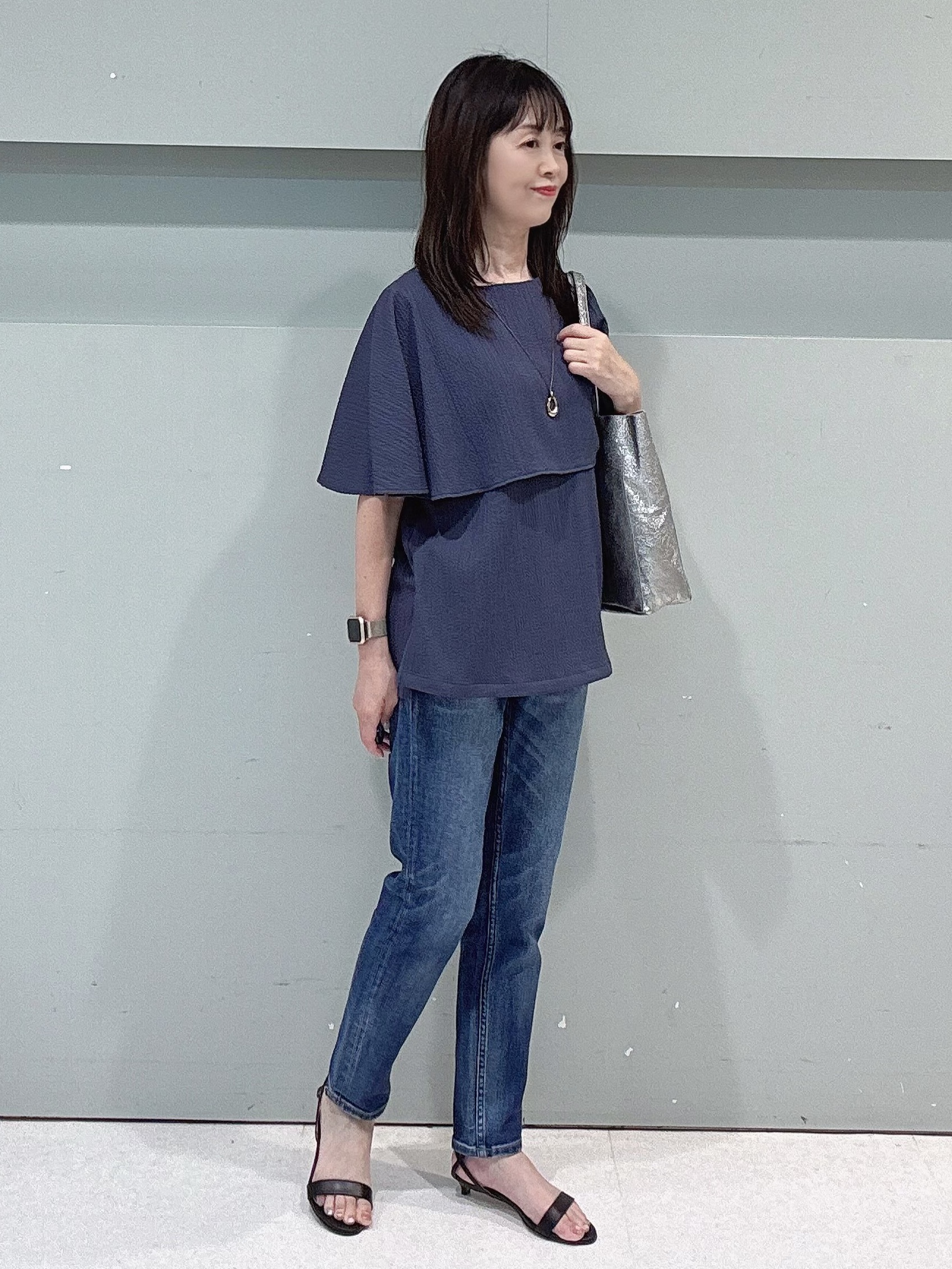 makiさんの「UNTITLED｜【洗える/ストレッチ性/フェミニン】ケープデザインブラウス」を使ったコーディネート