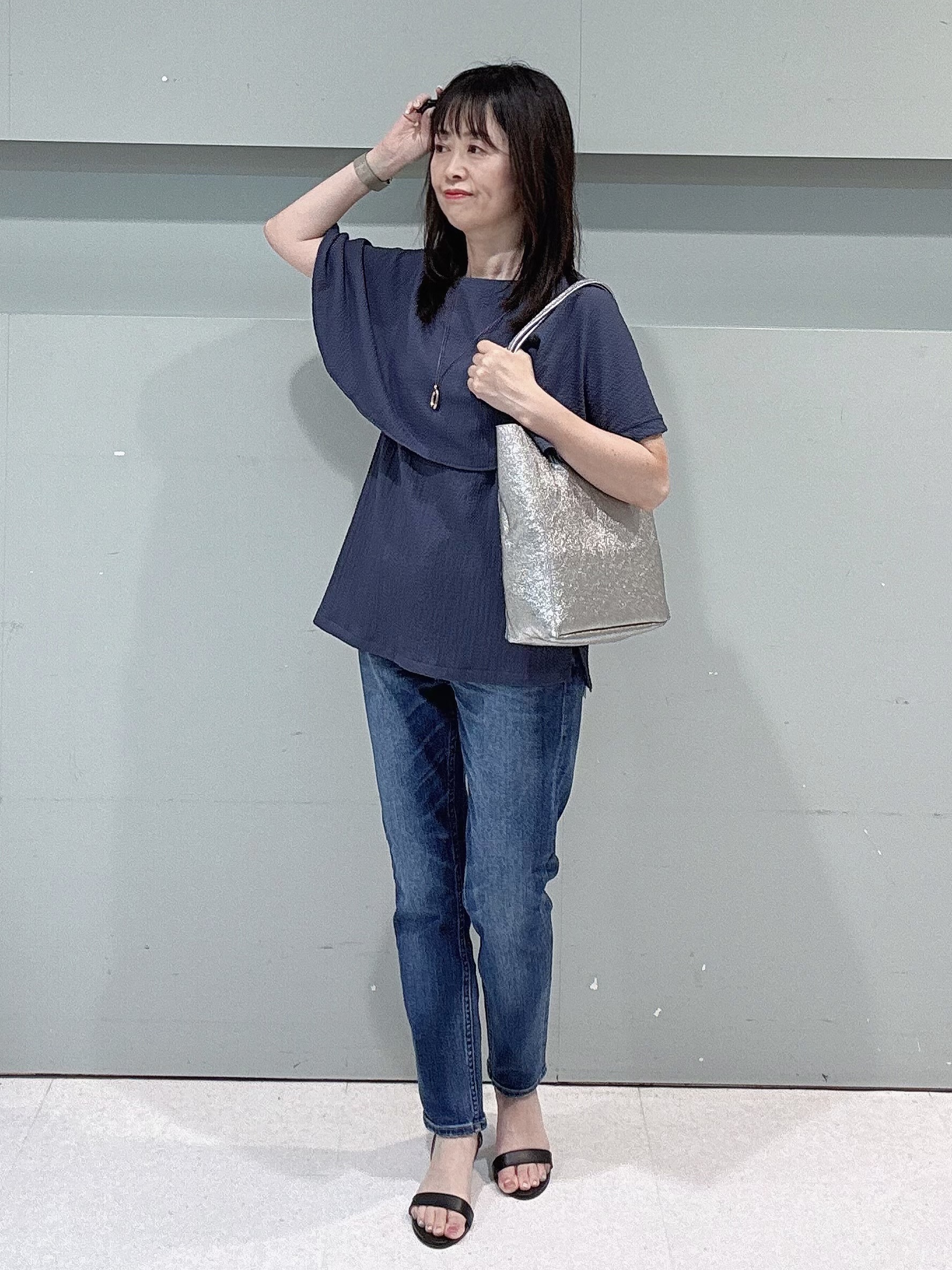 makiさんの「UNTITLED｜【洗える/ストレッチ性/フェミニン】ケープデザインブラウス」を使ったコーディネート
