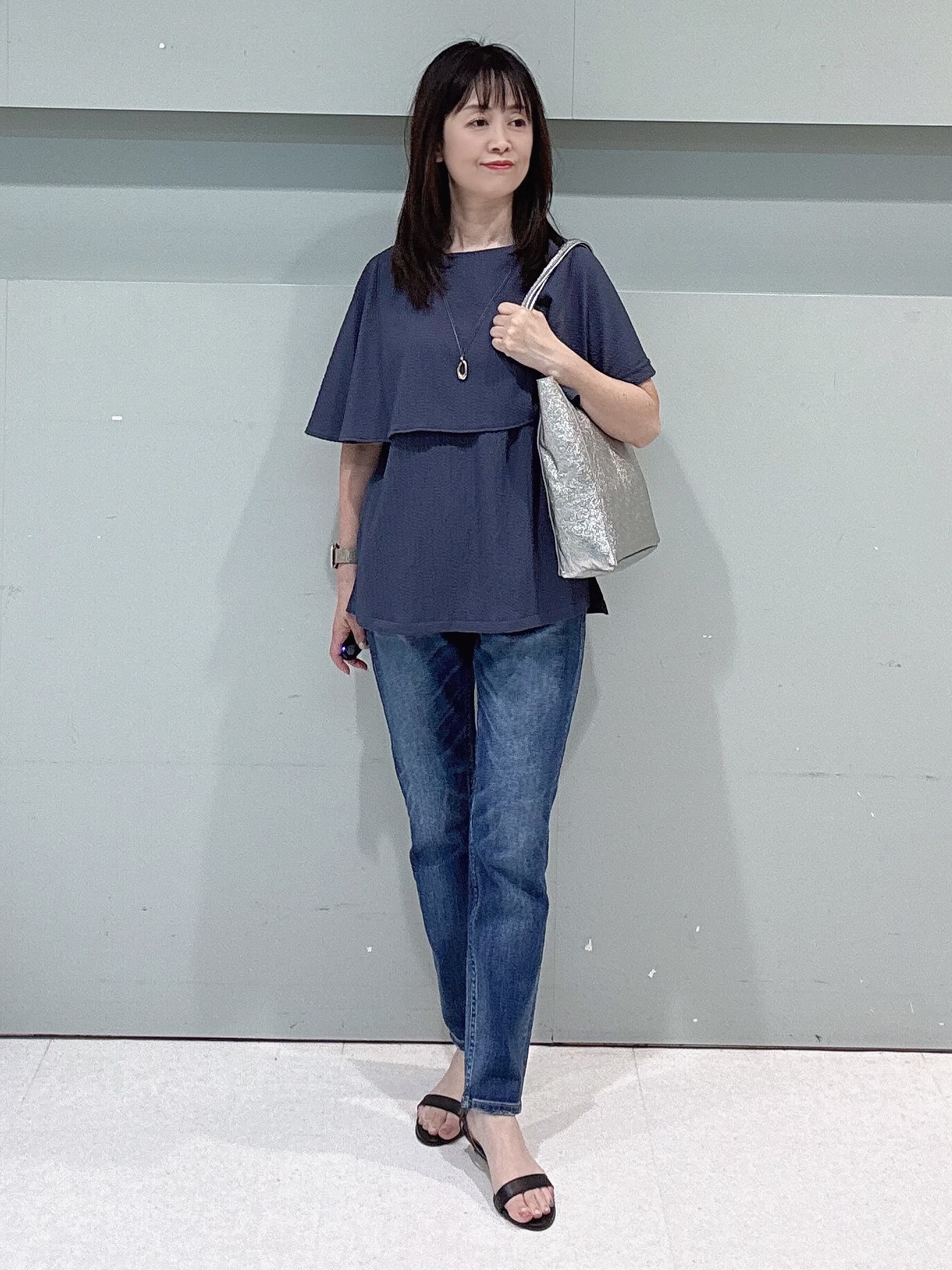 makiさんの「UNTITLED｜【洗える/ストレッチ性/フェミニン】ケープデザインブラウス」を使ったコーディネート