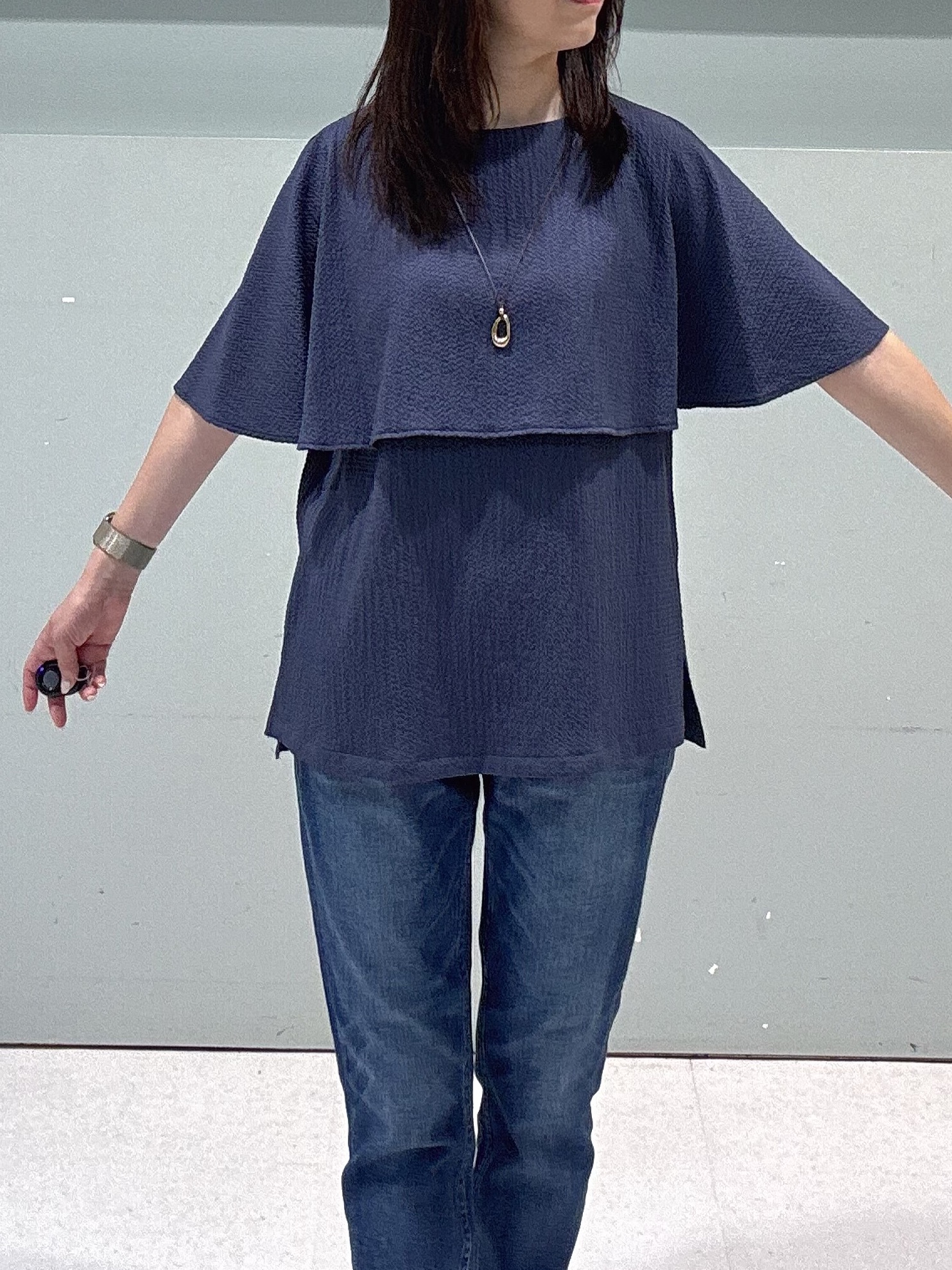 makiさんの「UNTITLED｜【洗える/ストレッチ性/フェミニン】ケープデザインブラウス」を使ったコーディネート