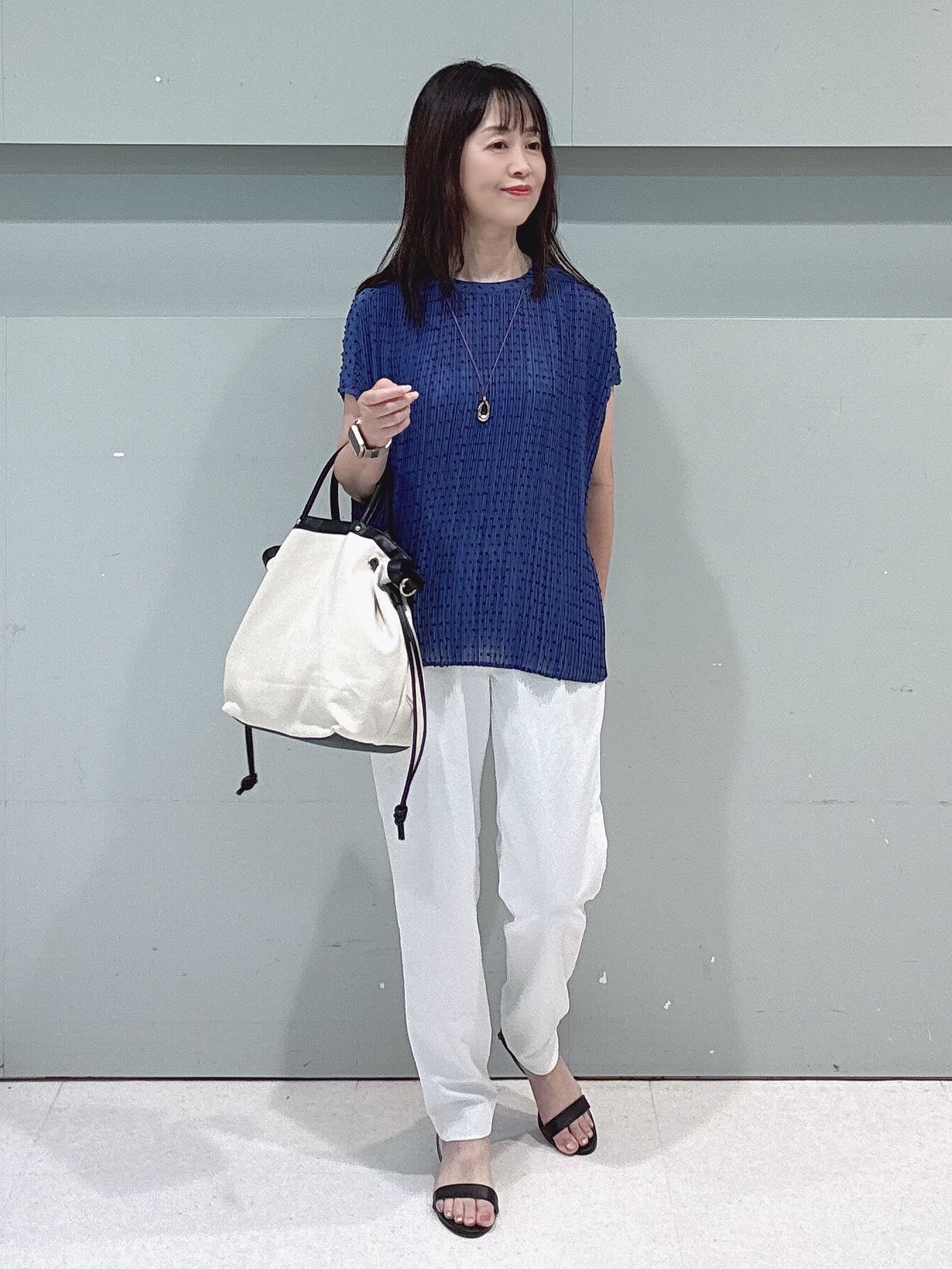 makiさんの「UNTITLED｜【1枚で着映える】ドットジャガードブラウス」を使ったコーディネート