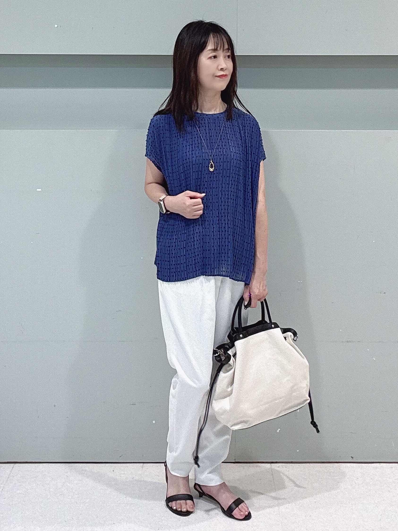 makiさんの「UNTITLED｜【1枚で着映える】ドットジャガードブラウス」を使ったコーディネート