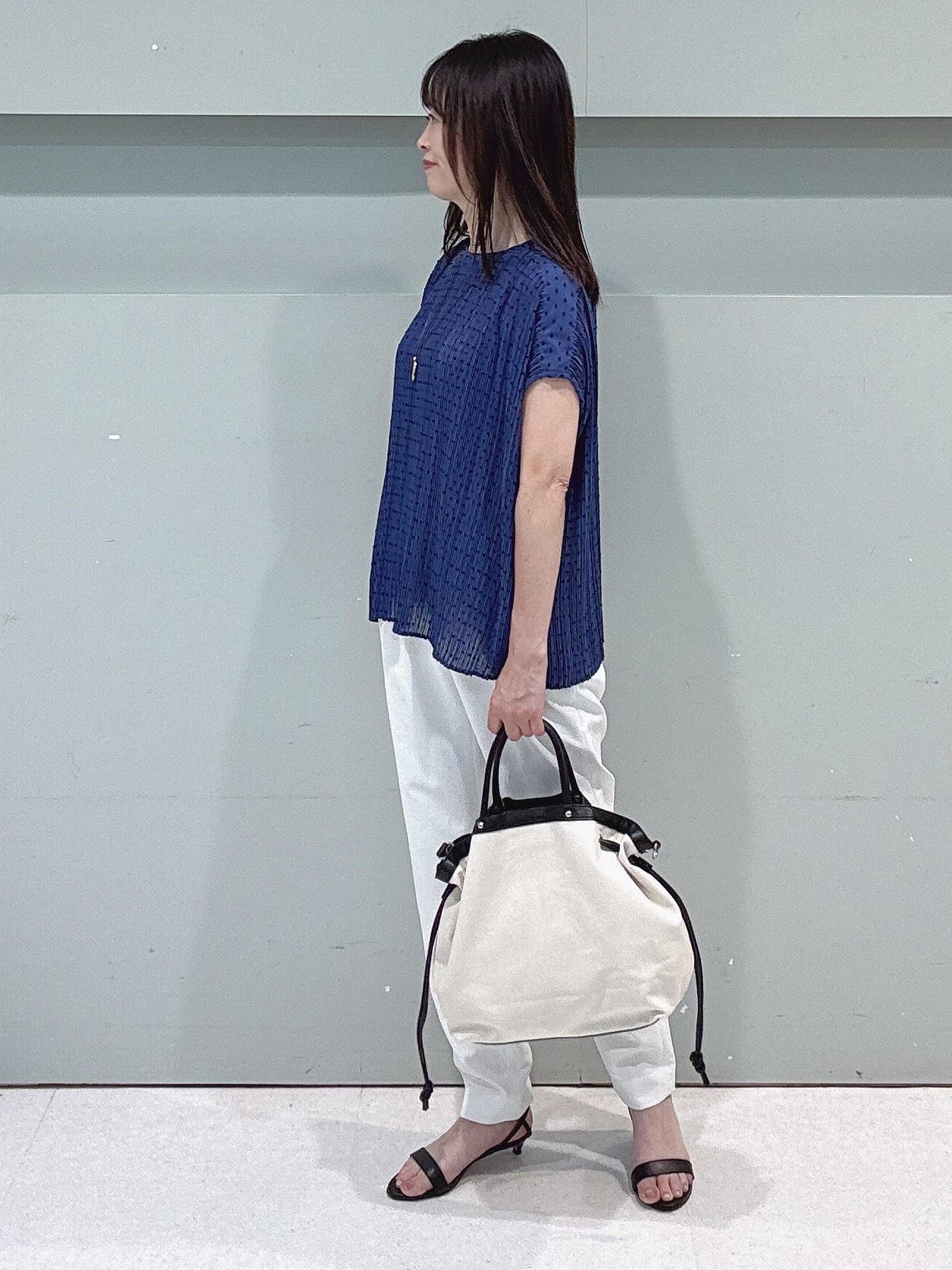 makiさんの「UNTITLED｜【1枚で着映える】ドットジャガードブラウス」を使ったコーディネート
