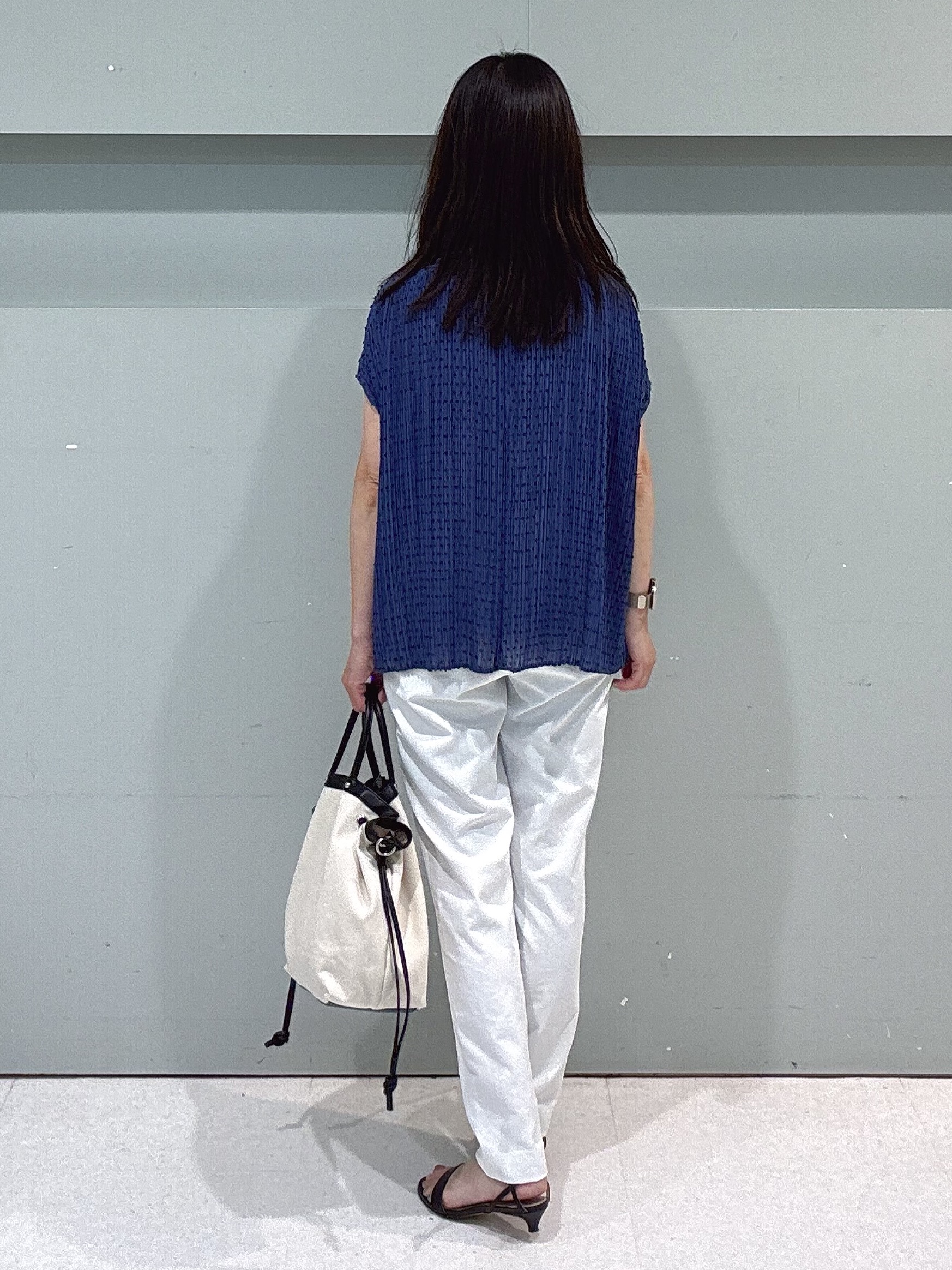 makiさんの「UNTITLED｜【1枚で着映える】ドットジャガードブラウス」を使ったコーディネート