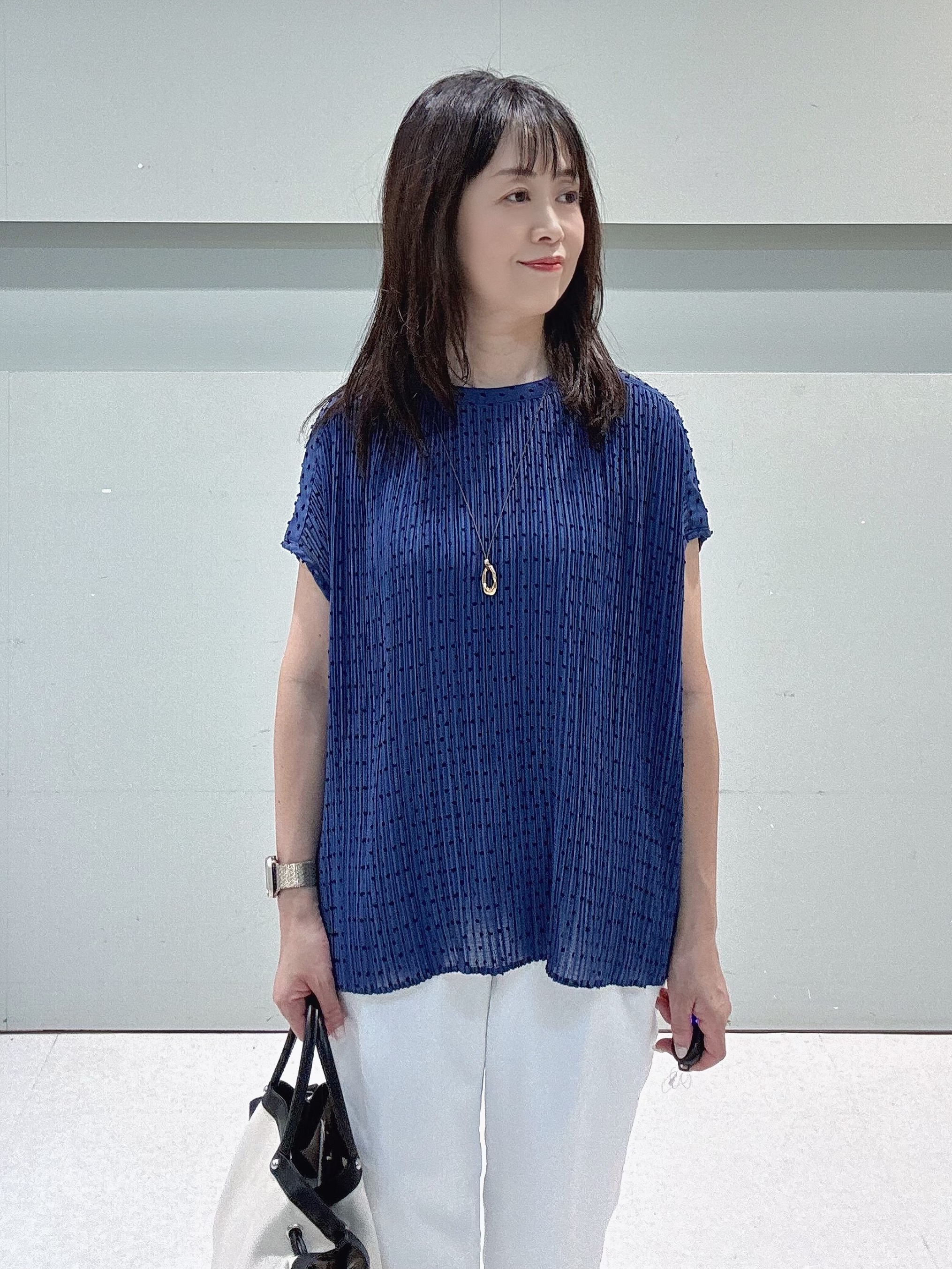 makiさんの「UNTITLED｜【1枚で着映える】ドットジャガードブラウス」を使ったコーディネート