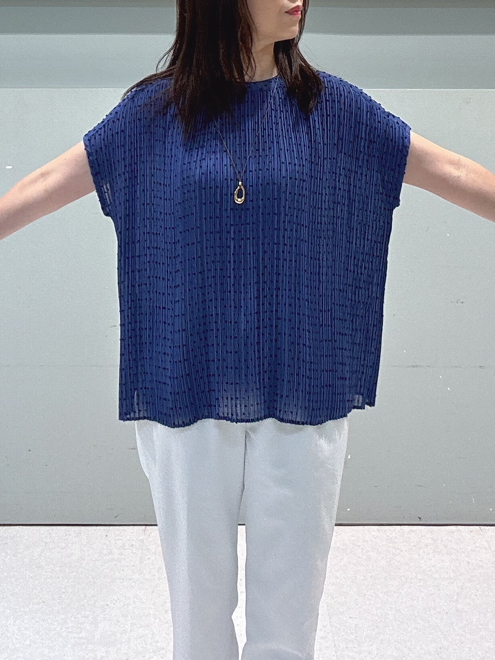 makiさんの「UNTITLED｜【1枚で着映える】ドットジャガードブラウス」を使ったコーディネート