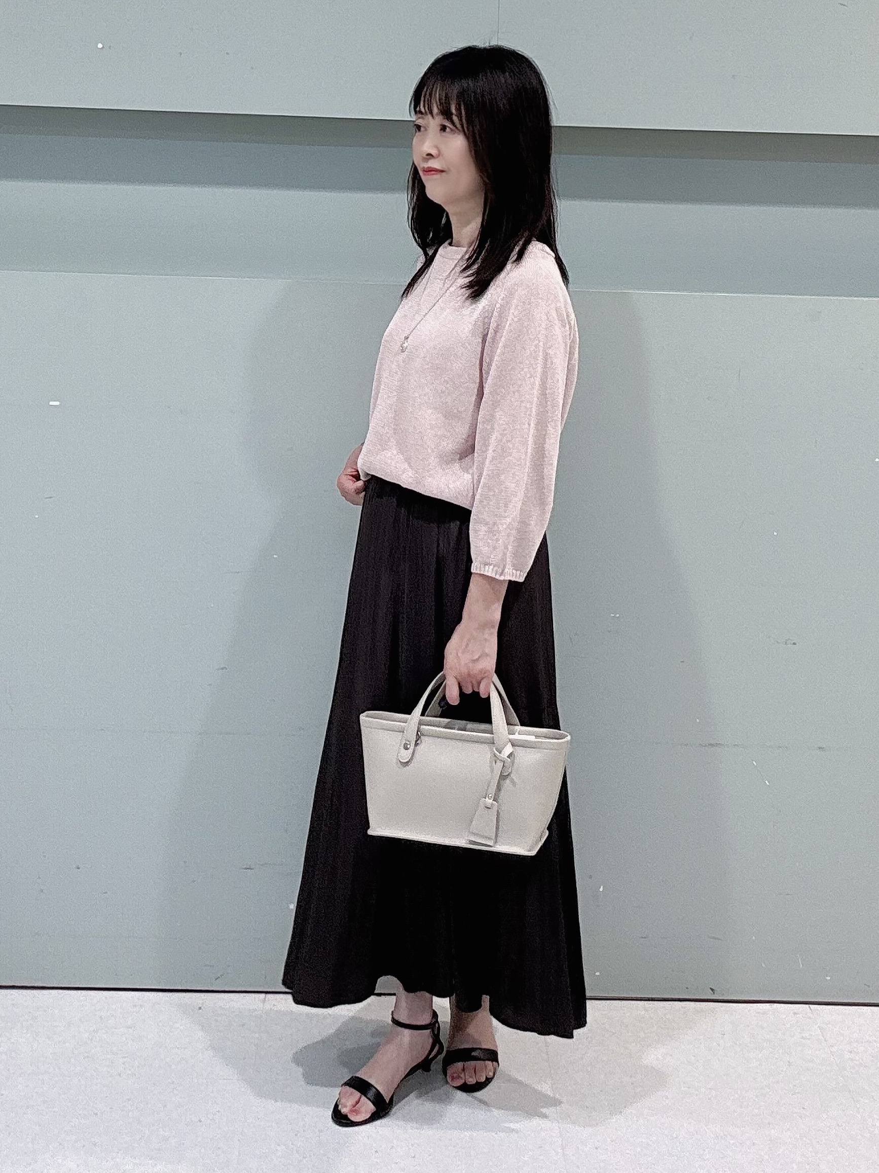 makiさんの「UNTITLED｜【洗える/ゆったり】クルーネックドライニット」を使ったコーディネート