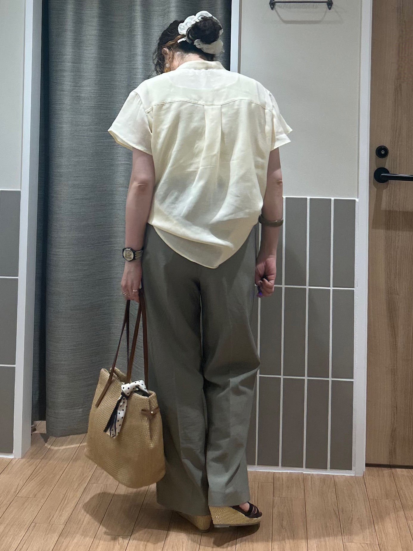 よっしーさんの「grove｜【洗濯機OK/SETUP可】シワになりにくい、フレアスリーブブラウス」を使ったコーディネート