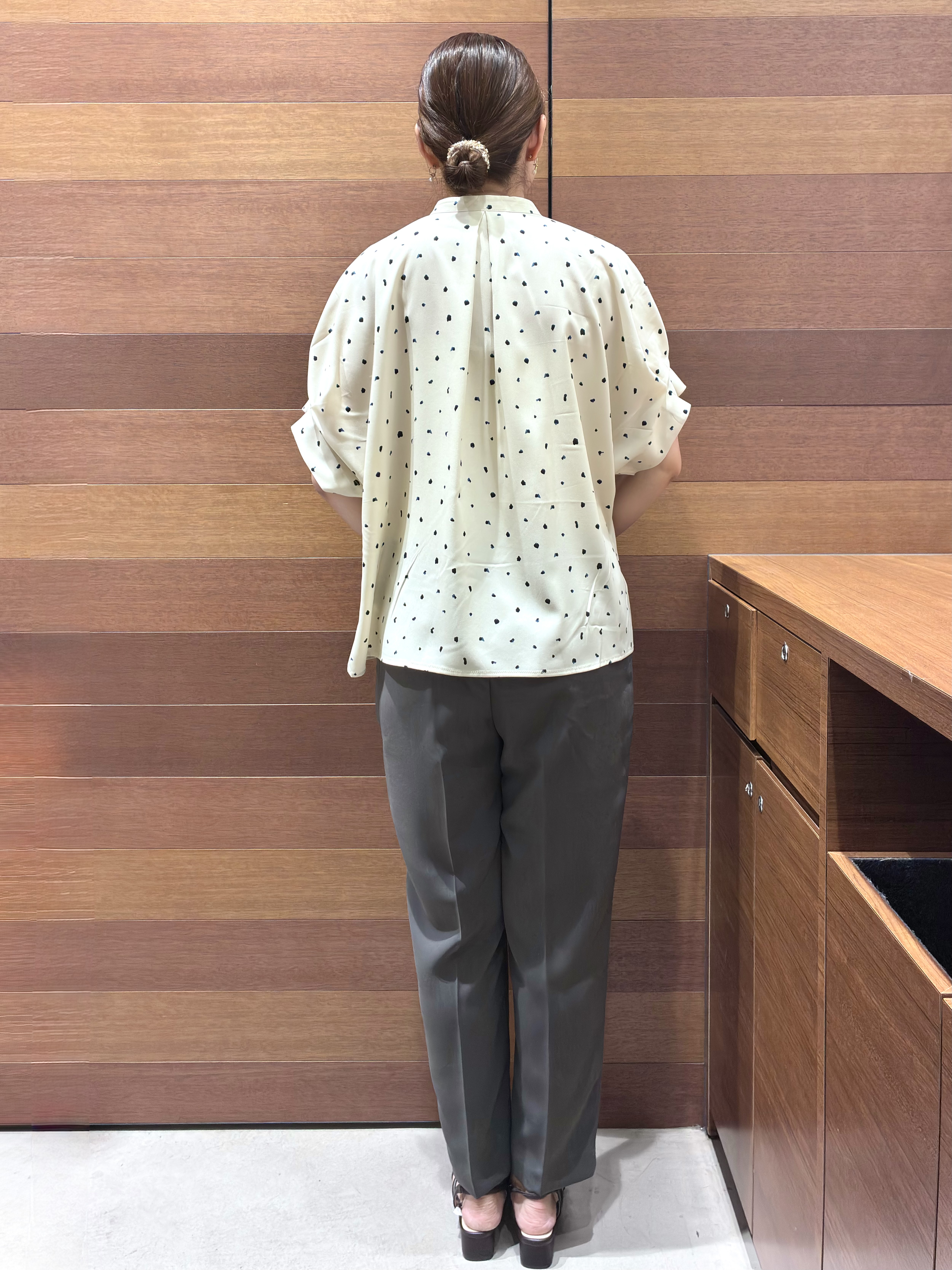 みりんさんの「OPAQUE.CLIP｜タックスリーブ プリントブラウス《イージーアイロン／洗濯機OK》」を使ったコーディネート