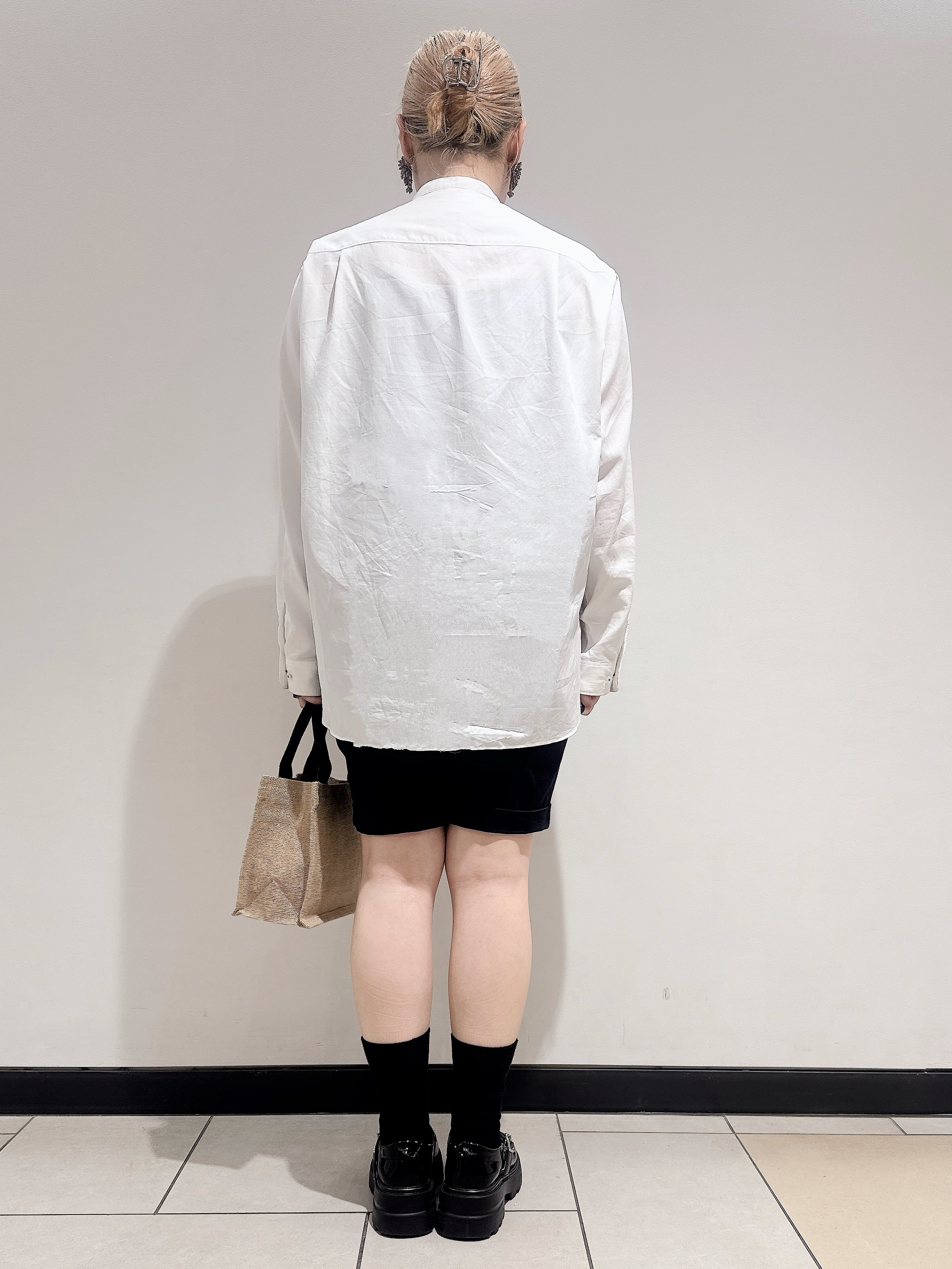 なかもとあきさんの「DRESSTERIOR｜200双糸 バンドカラーシャツ」を使ったコーディネート