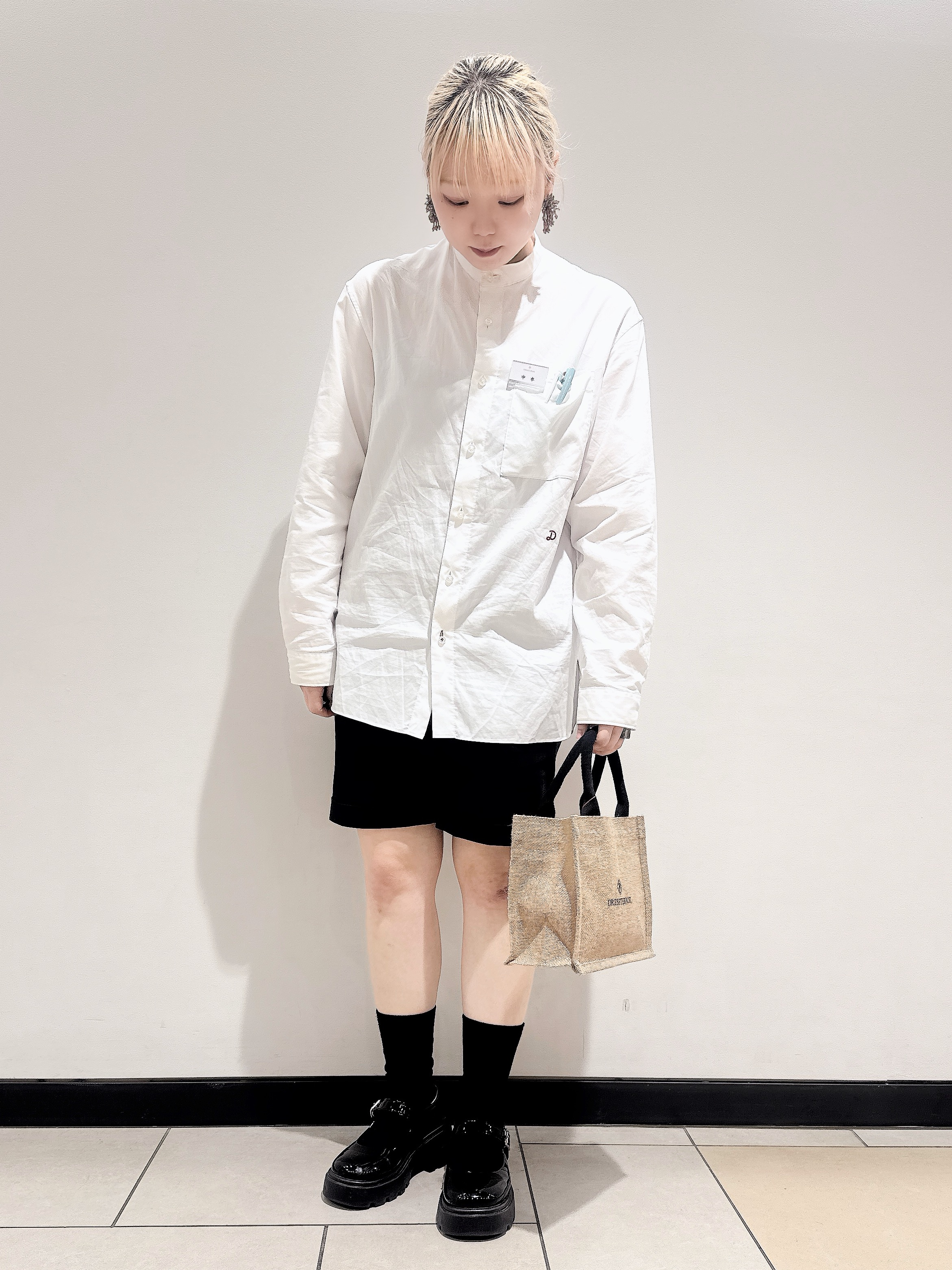 なかもとあきさんの「DRESSTERIOR｜200双糸 バンドカラーシャツ」を使ったコーディネート
