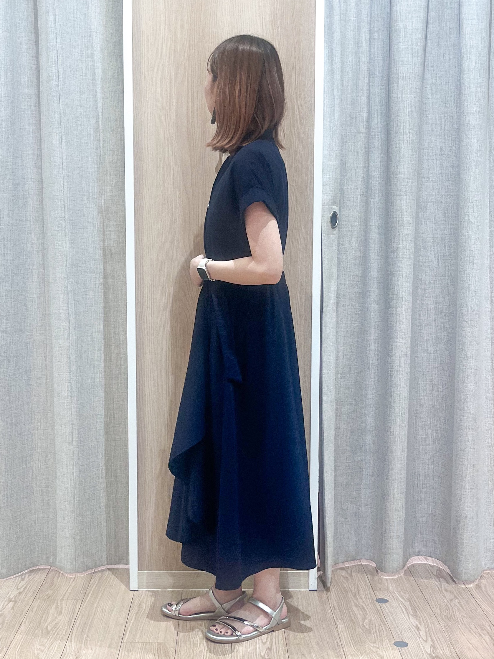 みーちゃんさんの「grove｜【洗える】さらっと軽やか、カシュクール風サッカーワンピース」を使ったコーディネート