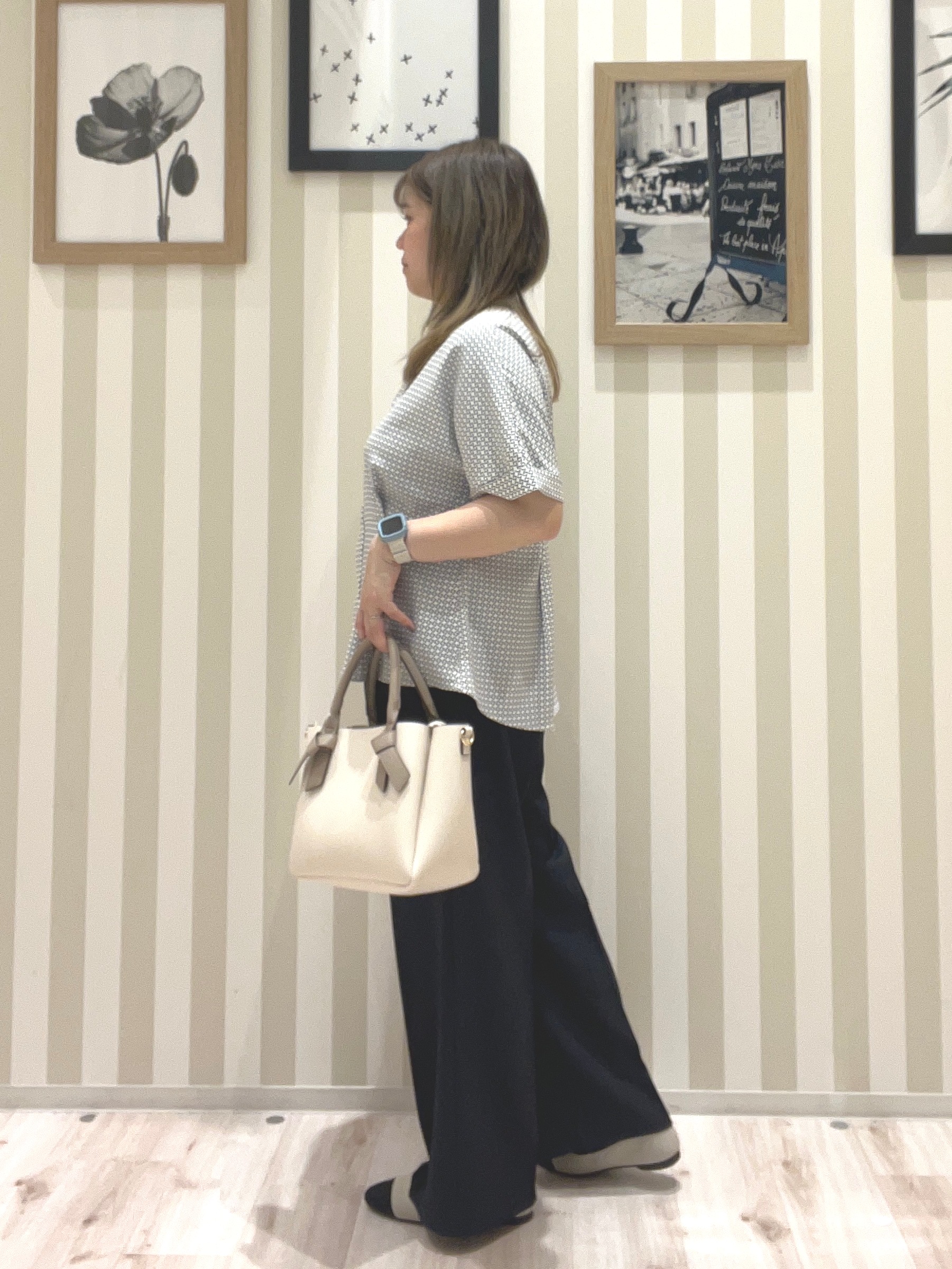 mさんの「SHOO･LA･RUE｜【UV/通勤】洗濯後しわになりにくい インしない ウエストタックペプラムブラウス」を使ったコーディネート