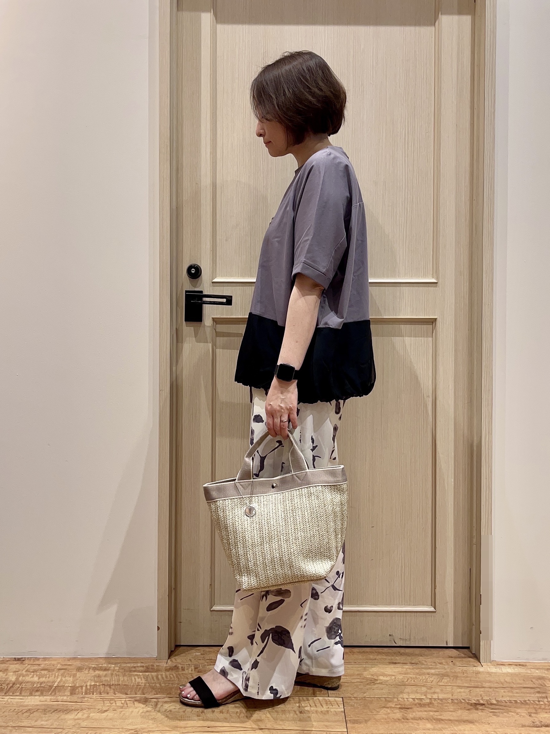 fukuiさんの「SHOO･LA･RUE｜【洗濯機可/体型カバー】インせず着られる 裾配色 ゆったりバルーントップス」を使ったコーディネート
