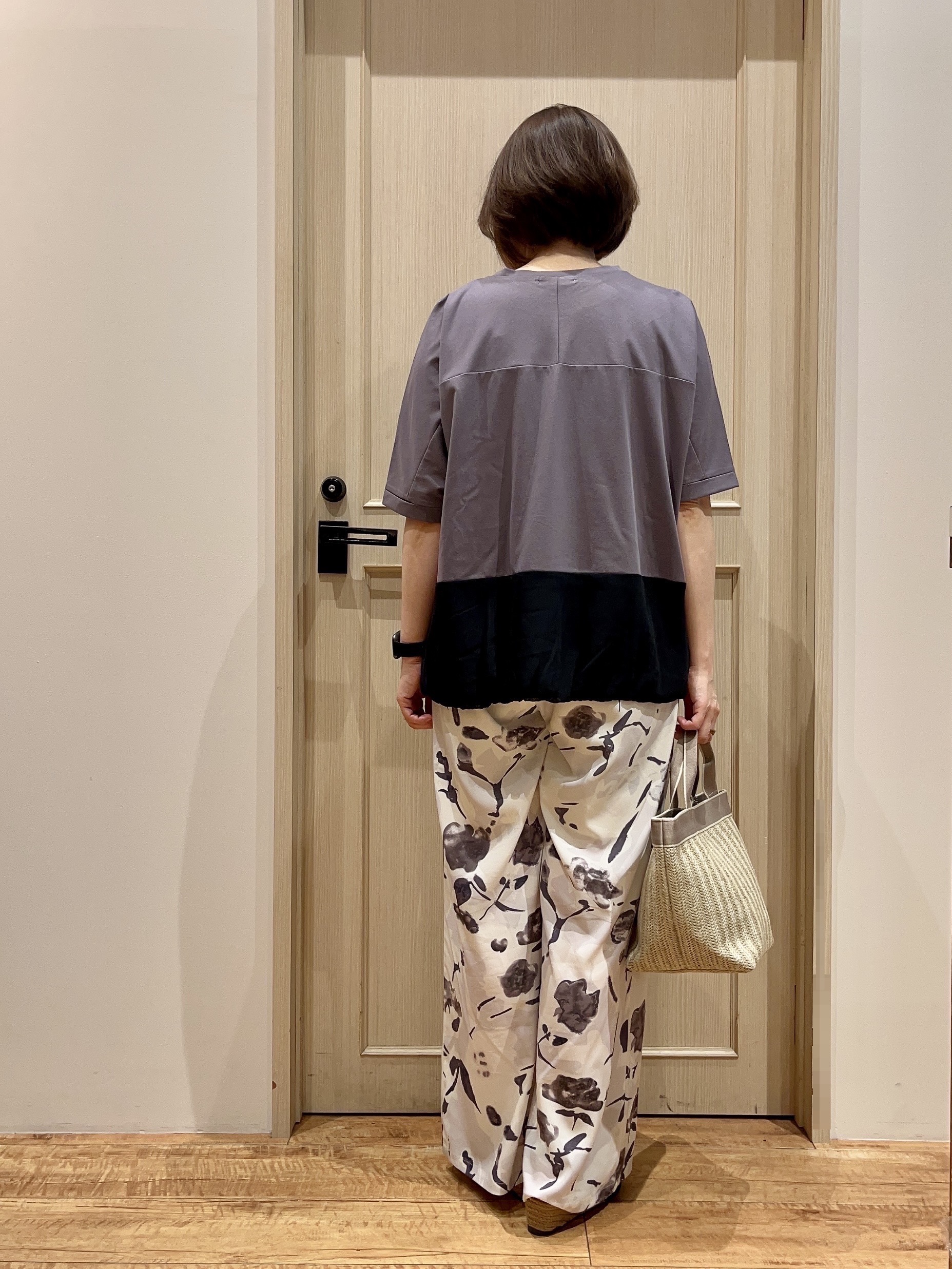 fukuiさんの「SHOO･LA･RUE｜【洗濯機可/体型カバー】インせず着られる 裾配色 ゆったりバルーントップス」を使ったコーディネート
