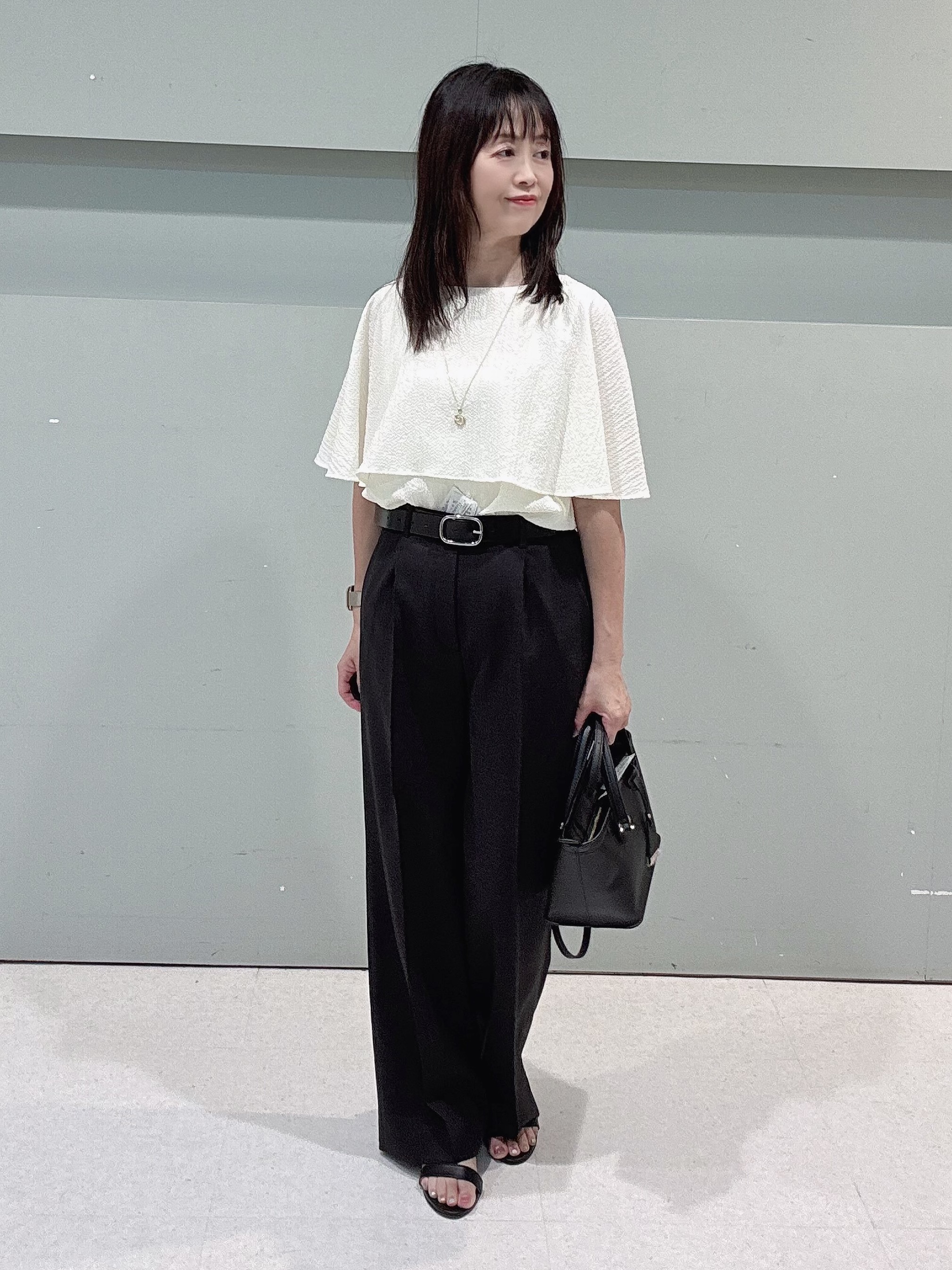 makiさんの「UNTITLED｜【洗える/ストレッチ性/フェミニン】ケープデザインブラウス」を使ったコーディネート