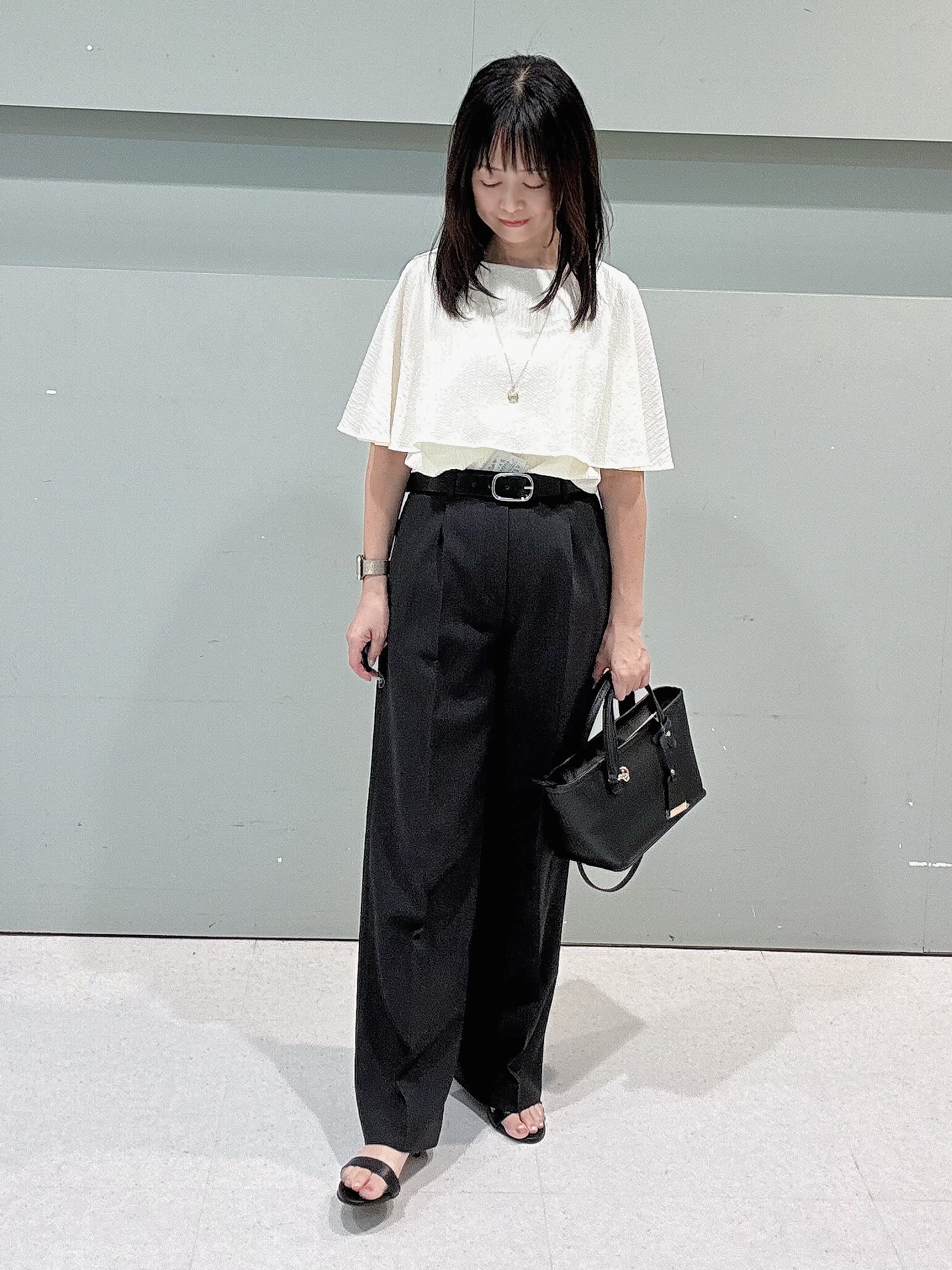makiさんの「UNTITLED｜【洗える/ストレッチ性/フェミニン】ケープデザインブラウス」を使ったコーディネート