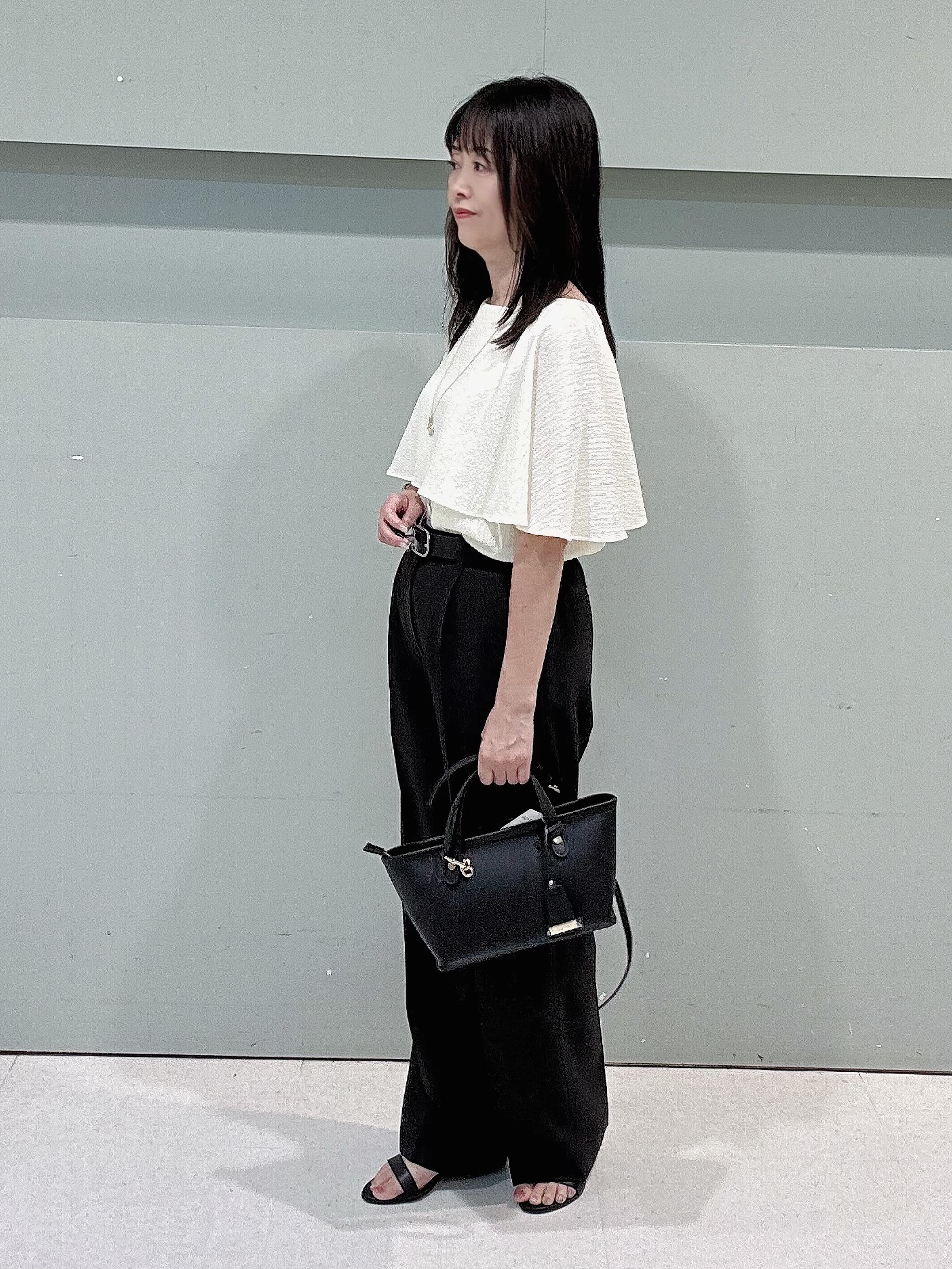 makiさんの「UNTITLED｜【洗える/ストレッチ性/フェミニン】ケープデザインブラウス」を使ったコーディネート