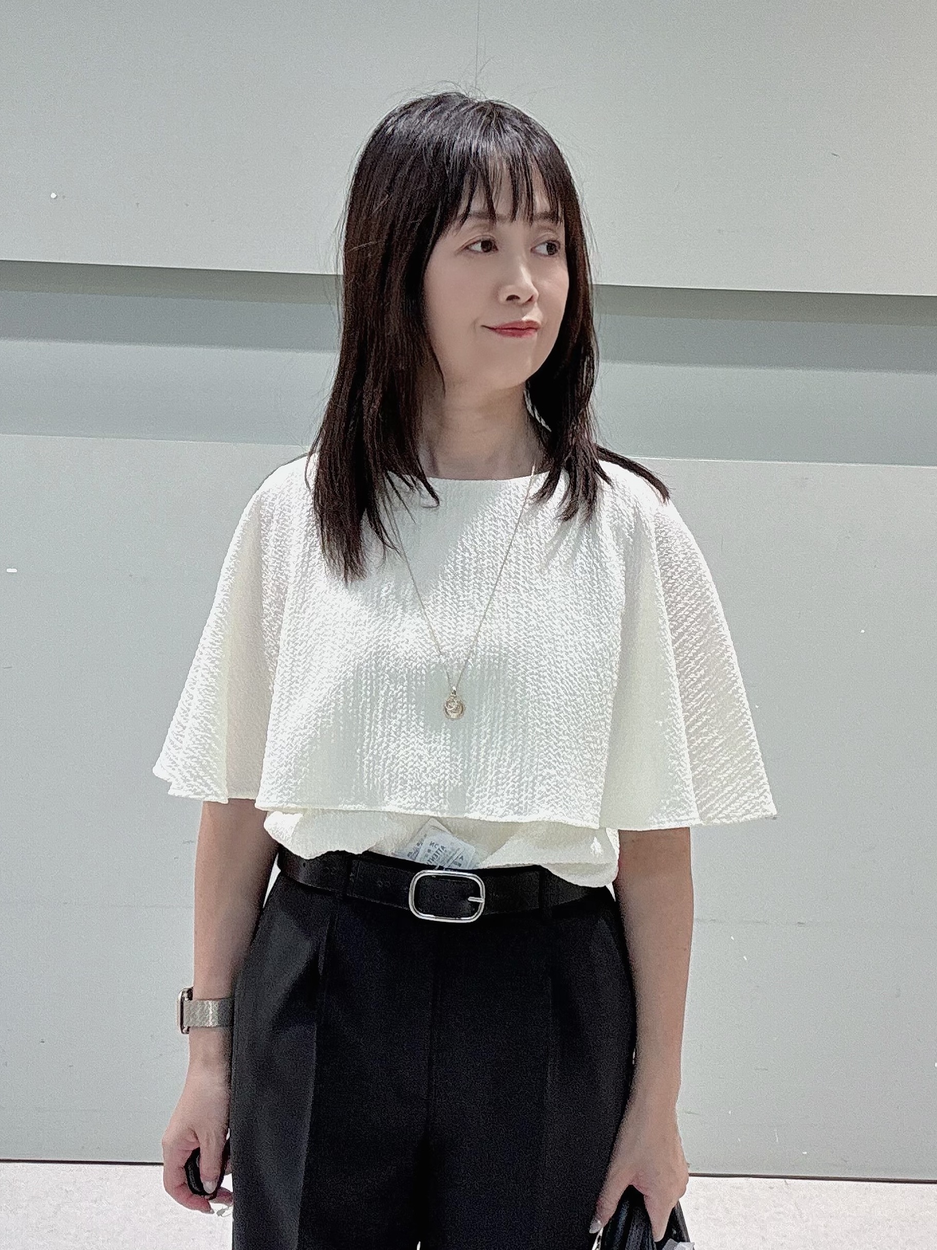 makiさんの「UNTITLED｜【洗える/ストレッチ性/フェミニン】ケープデザインブラウス」を使ったコーディネート