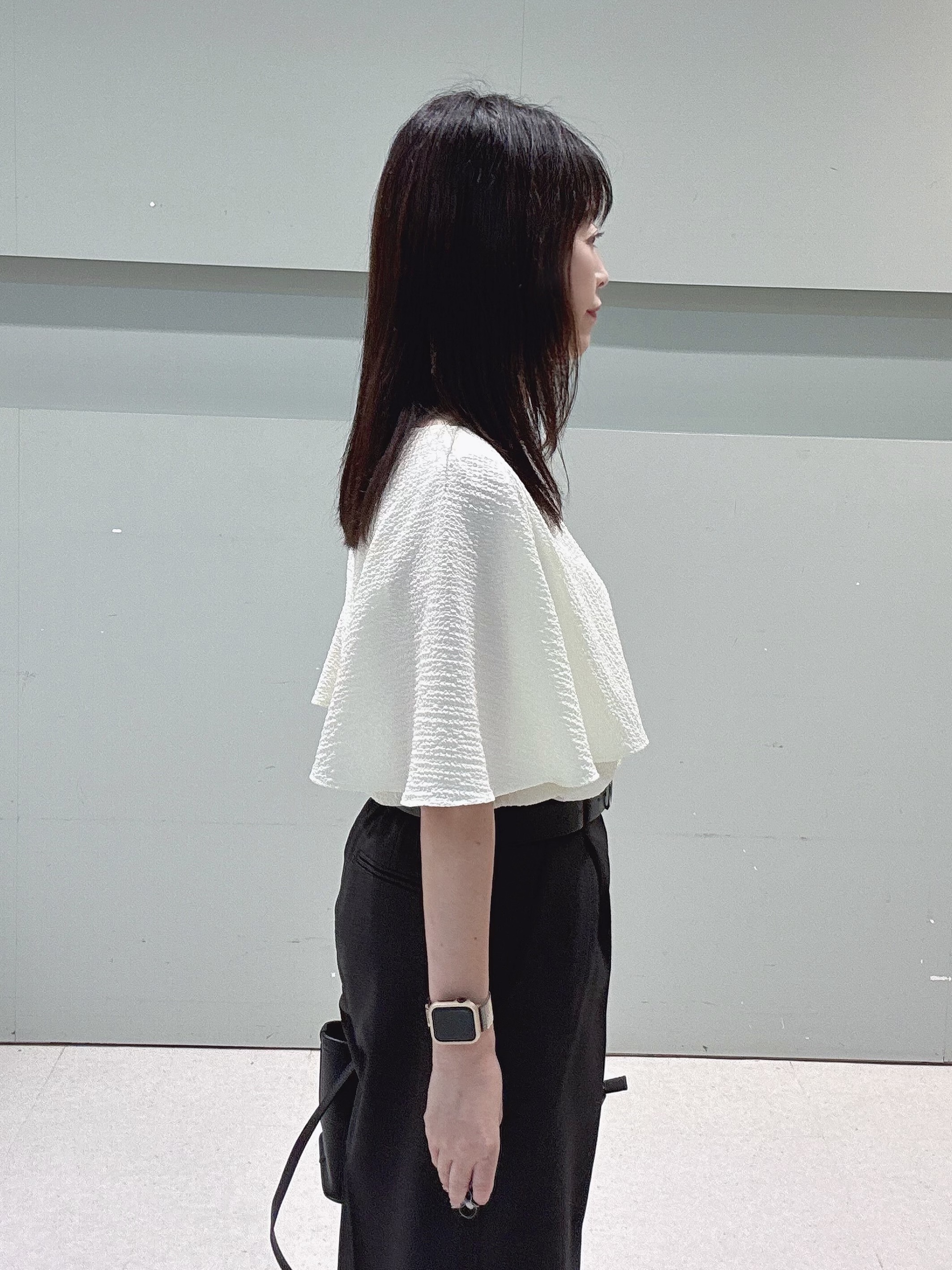 makiさんの「UNTITLED｜【洗える/ストレッチ性/フェミニン】ケープデザインブラウス」を使ったコーディネート
