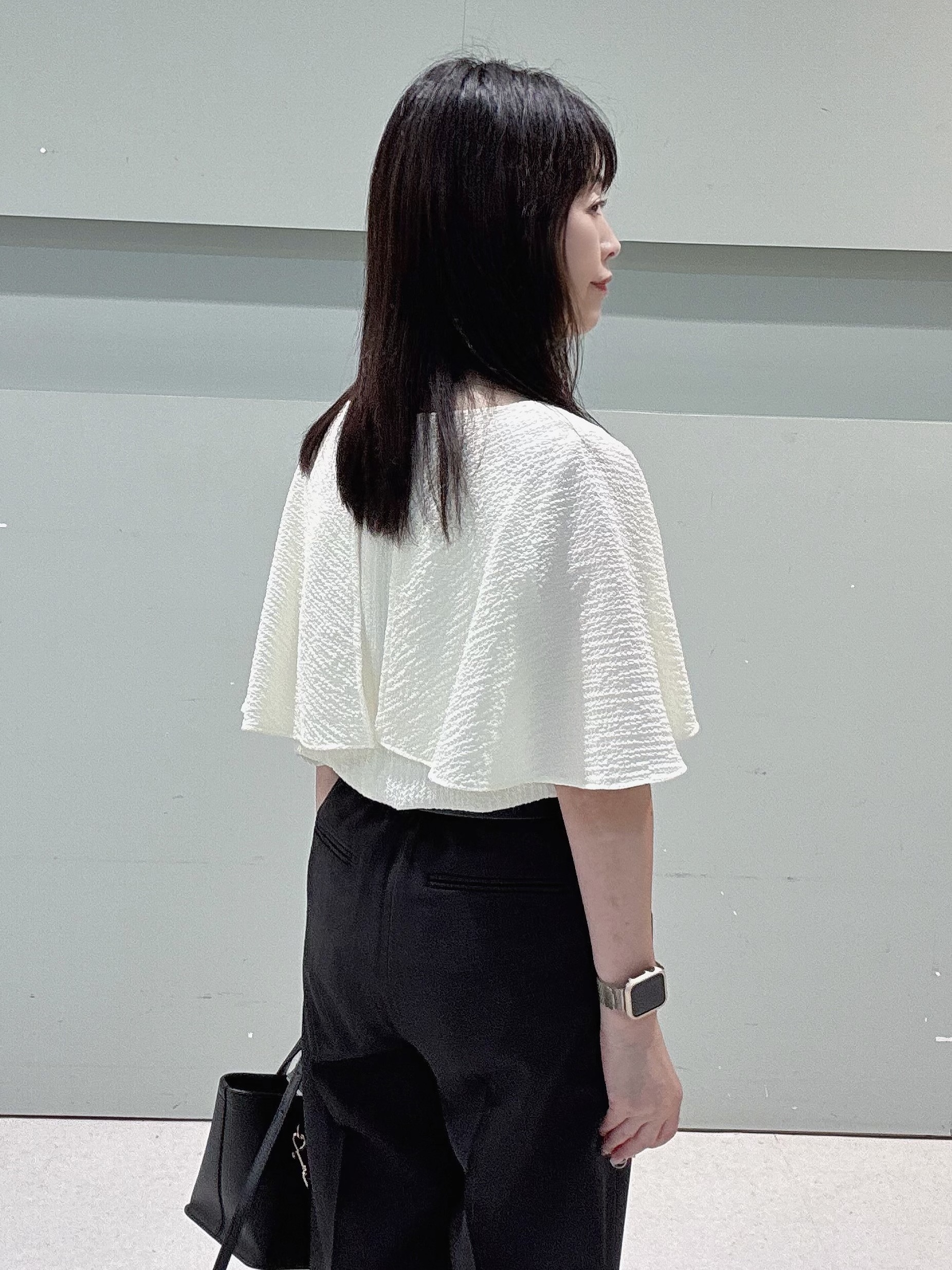 makiさんの「UNTITLED｜【洗える/ストレッチ性/フェミニン】ケープデザインブラウス」を使ったコーディネート
