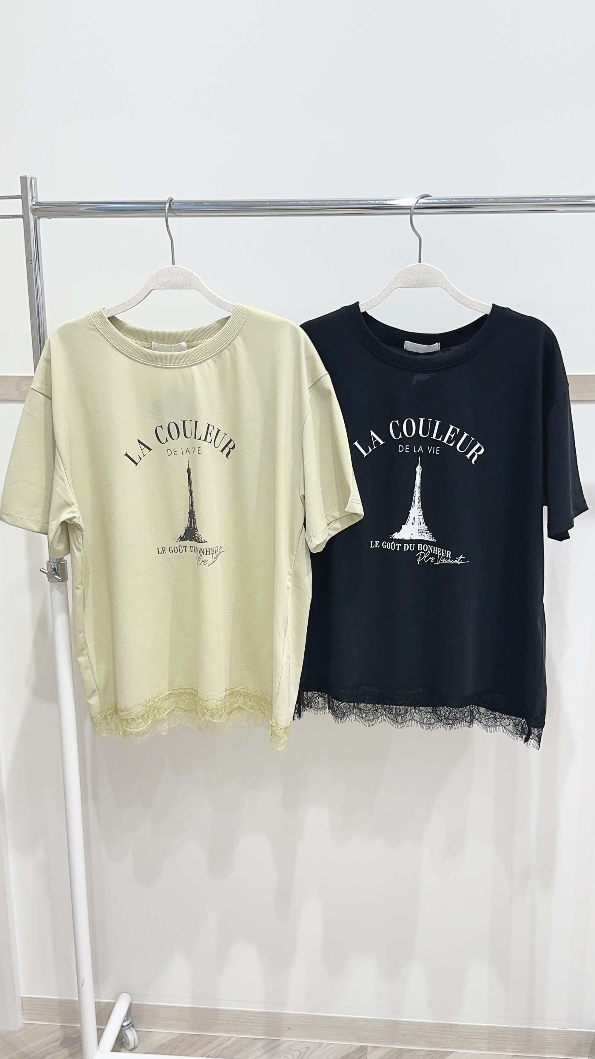 momoさんの「SHOO･LA･RUE｜【UV/S-LL/洗濯機可】真夏に着たい裾レースが女性らしさをプラスする プリントアソートTシャツ」を使ったコーディネート