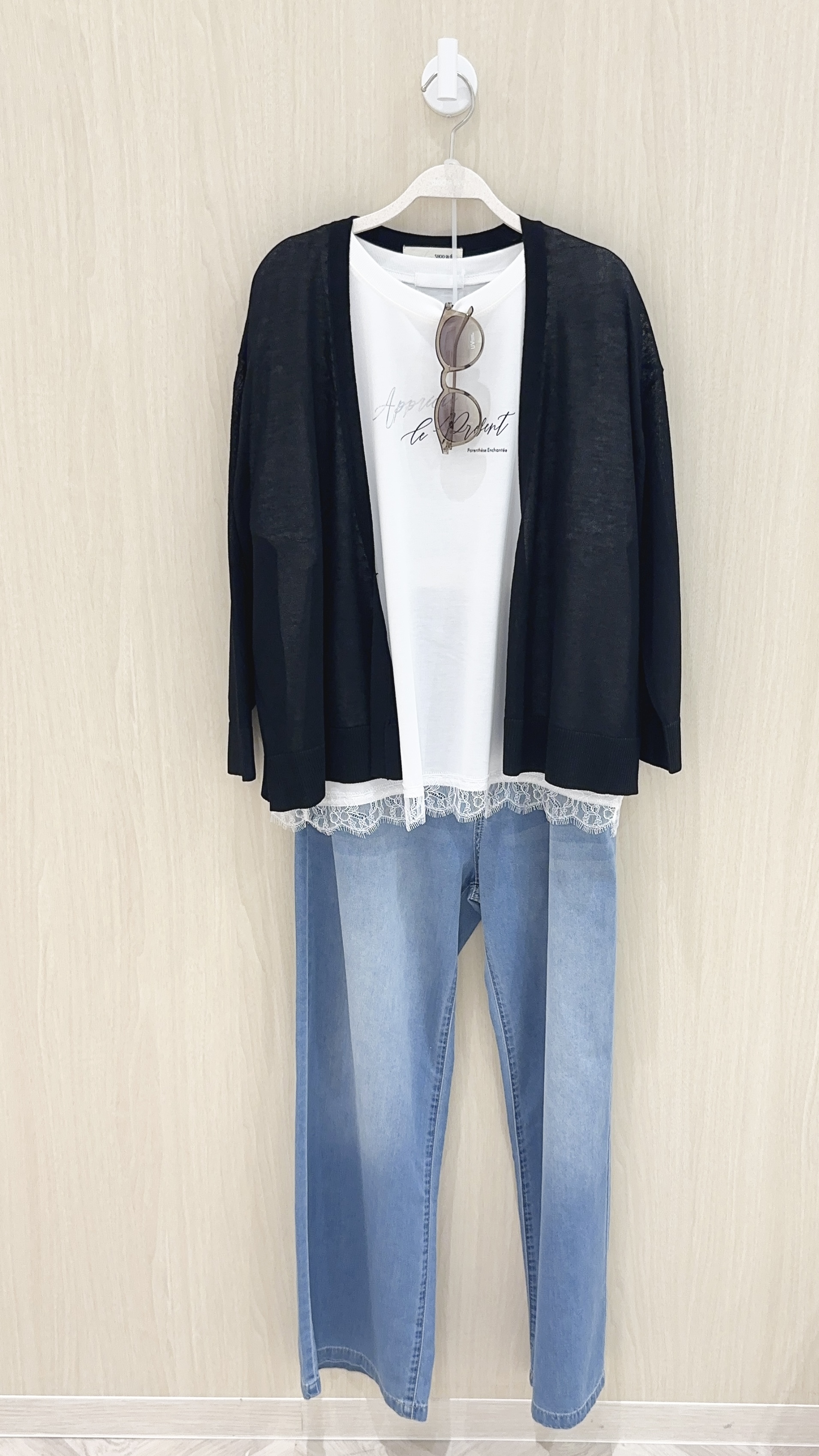 momoさんの「SHOO･LA･RUE｜【UV/S-LL/洗濯機可】真夏に着たい裾レースが女性らしさをプラスする プリントアソートTシャツ」を使ったコーディネート