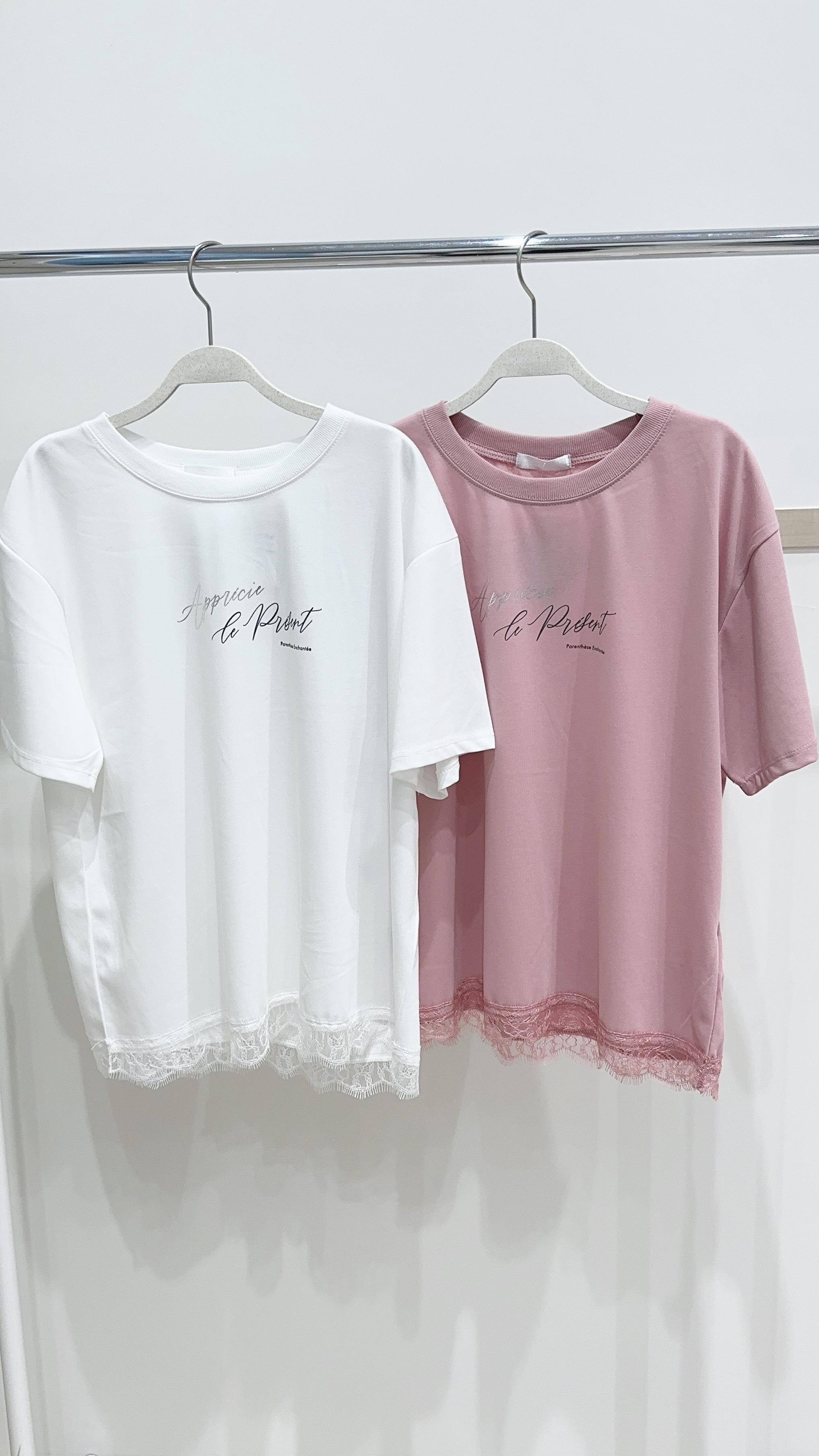 momoさんの「SHOO･LA･RUE｜【UV/S-LL/洗濯機可】真夏に着たい裾レースが女性らしさをプラスする プリントアソートTシャツ」を使ったコーディネート