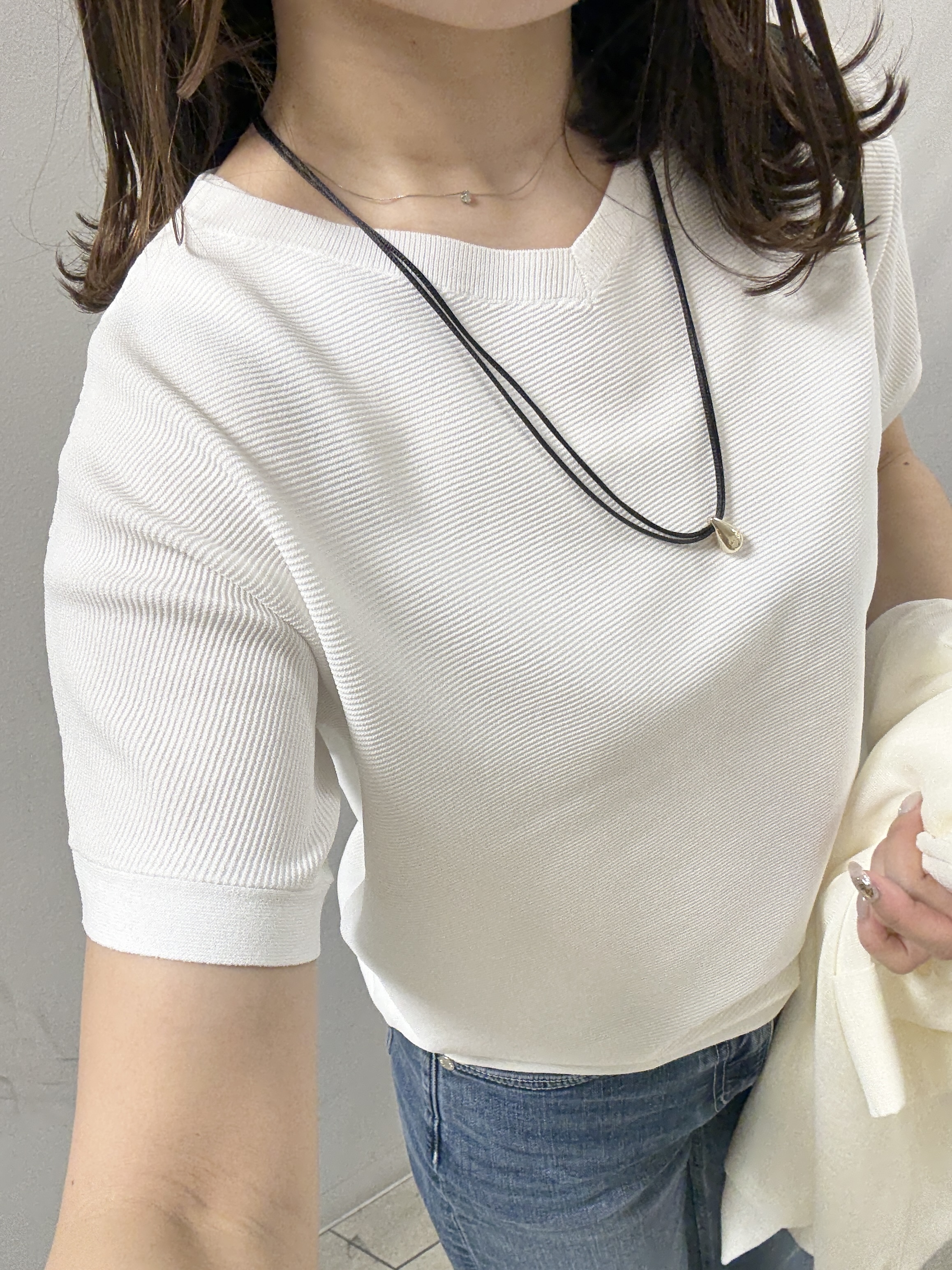 kahoさんの「INDIVI｜【洗える】ガーター編みVネックニットT」を使ったコーディネート