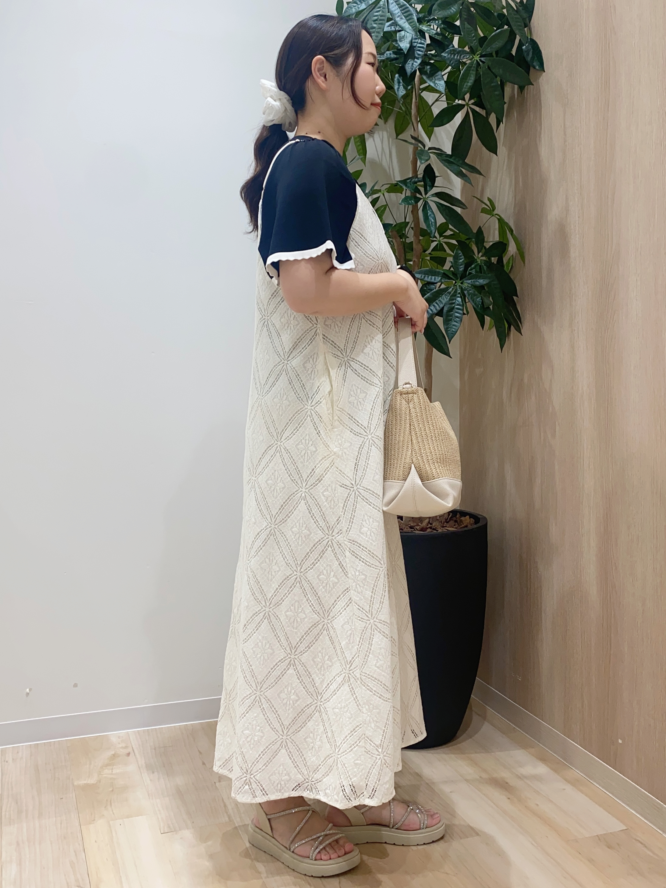 HANAさんの「grove｜高評価！【シリーズ累計36万枚！名品ニット】やわらかドライタッチ スカラップスリーブニット」を使ったコーディネート