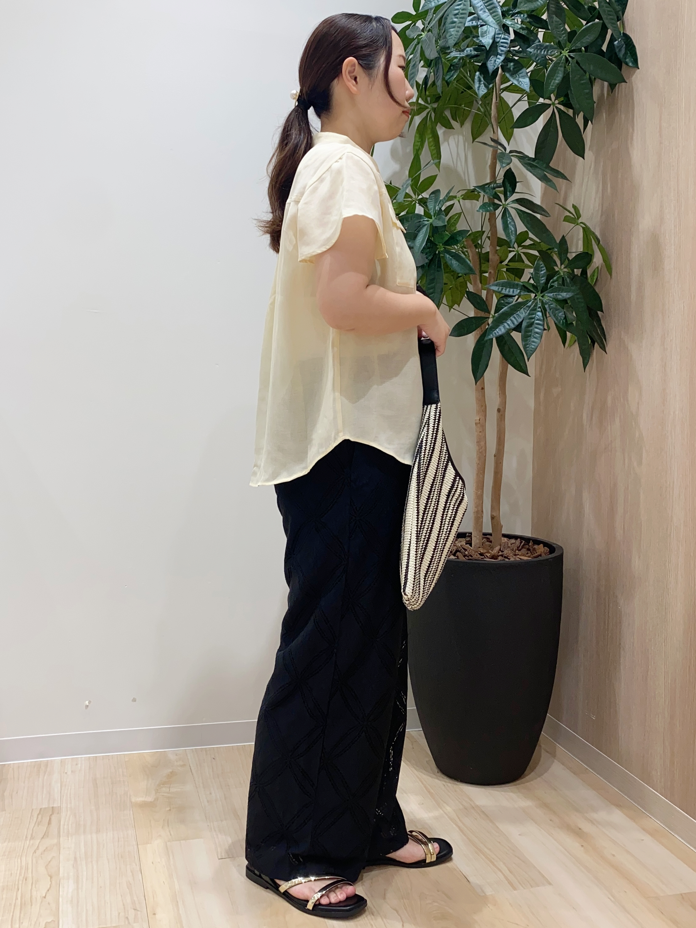 HANAさんの「grove｜【洗濯機OK/SETUP可】シワになりにくい、フレアスリーブブラウス」を使ったコーディネート