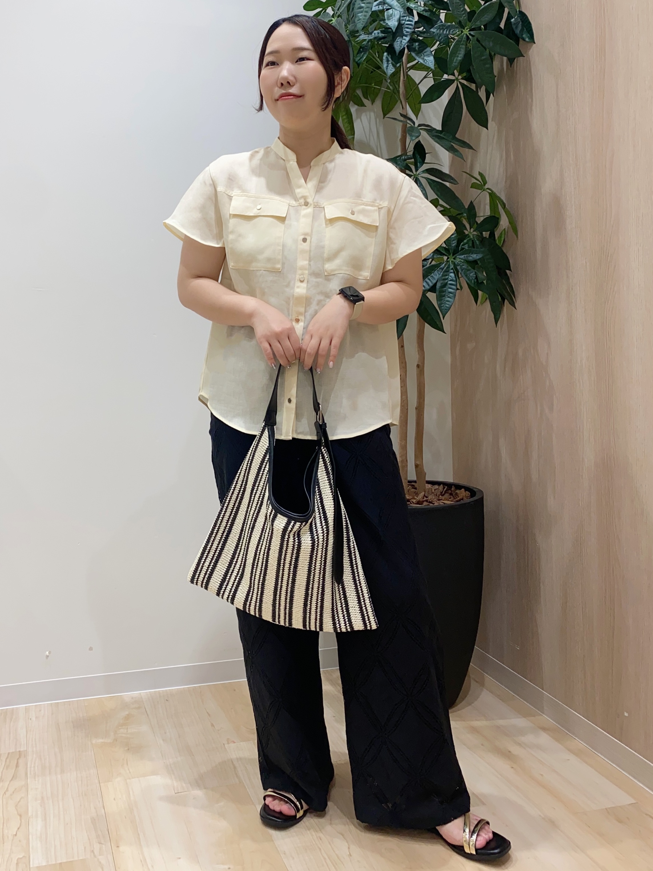 HANAさんの「grove｜【洗濯機OK/SETUP可】シワになりにくい、フレアスリーブブラウス」を使ったコーディネート