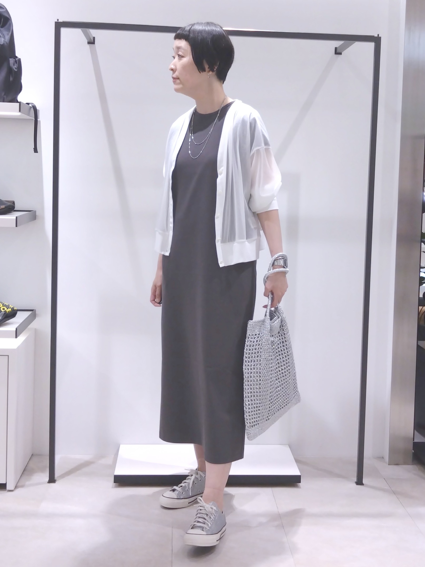 まちこさんの「UNTITLED｜【7色展開/ゆったり/ショート丈】シアートリコットカーディガン」を使ったコーディネート