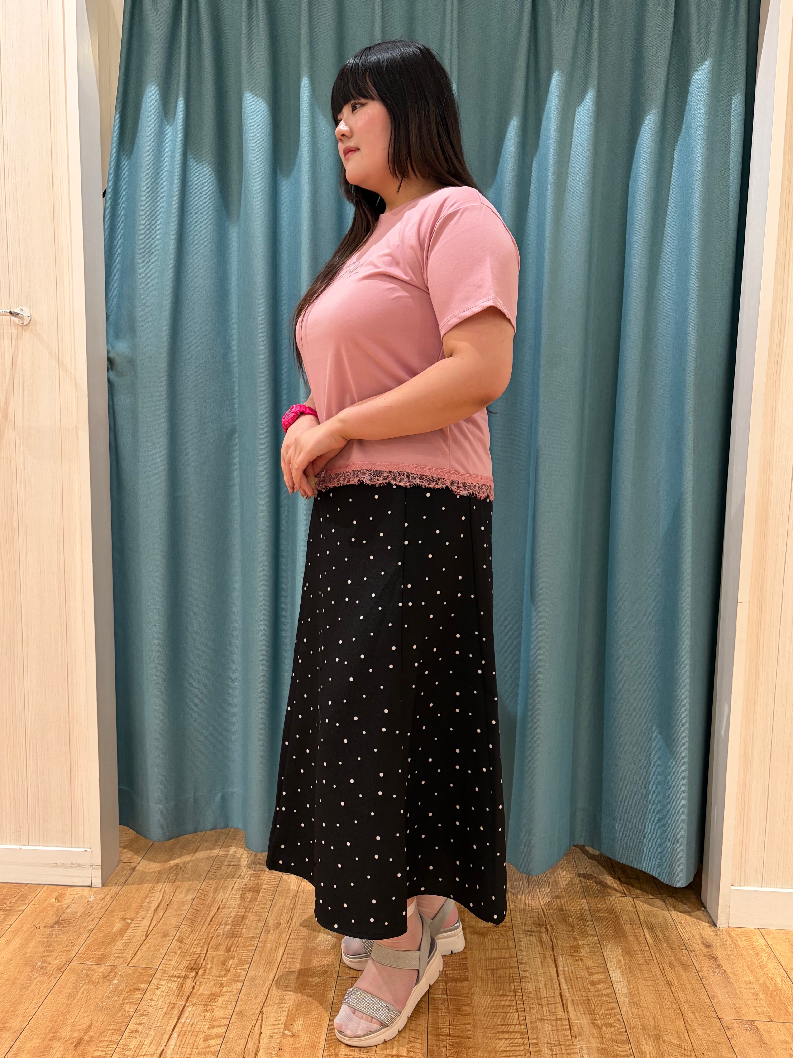 うりさんの「SHOO･LA･RUE｜【UV/S-LL/洗濯機可】真夏に着たい裾レースが女性らしさをプラスする プリントアソートTシャツ」を使ったコーディネート