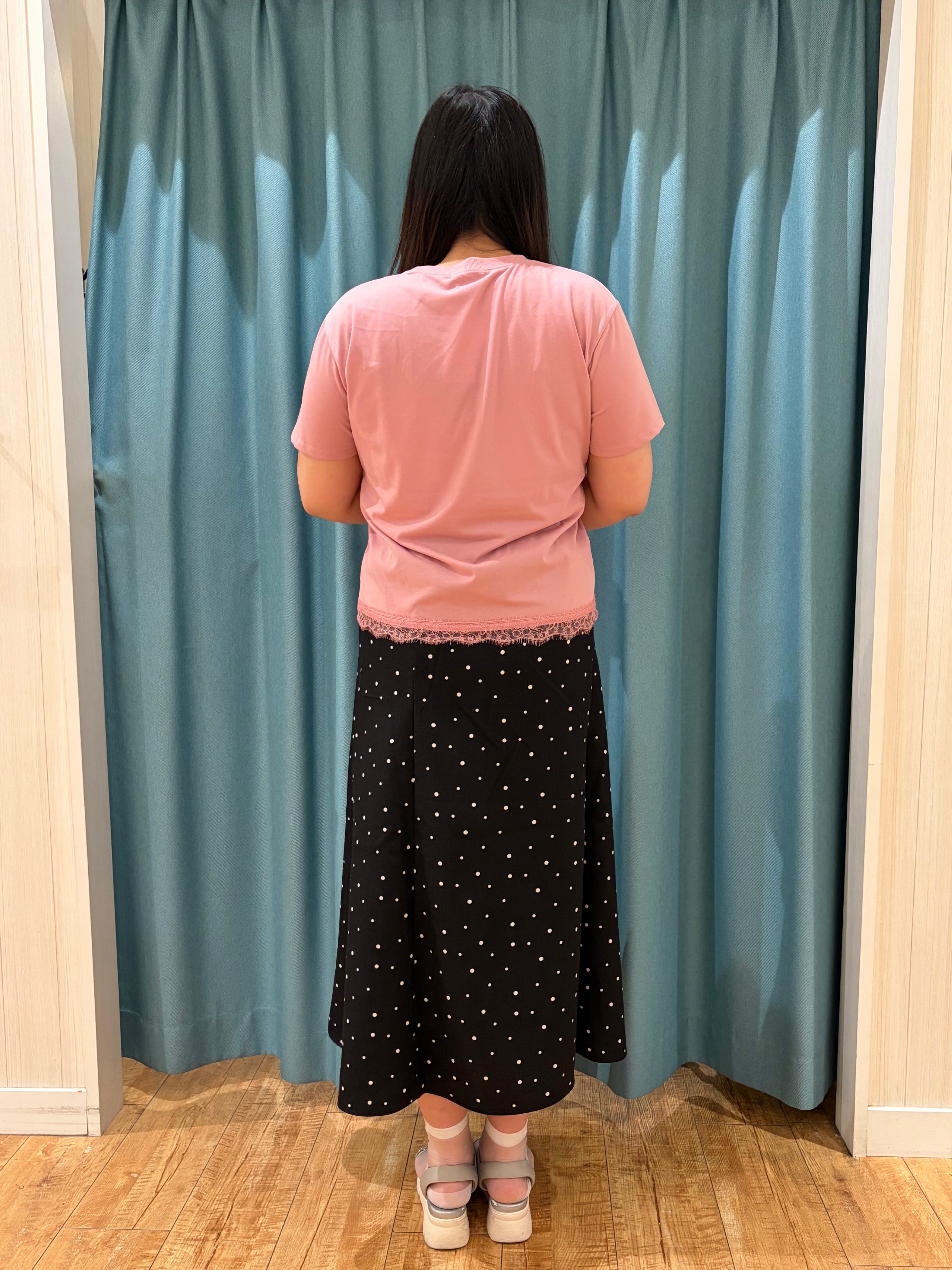 うりさんの「SHOO･LA･RUE｜【UV/S-LL/洗濯機可】真夏に着たい裾レースが女性らしさをプラスする プリントアソートTシャツ」を使ったコーディネート