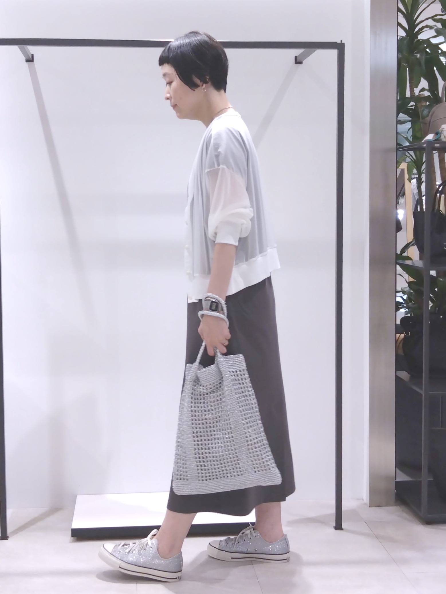 まちこさんの「UNTITLED｜【7色展開/ゆったり/ショート丈】シアートリコットカーディガン」を使ったコーディネート