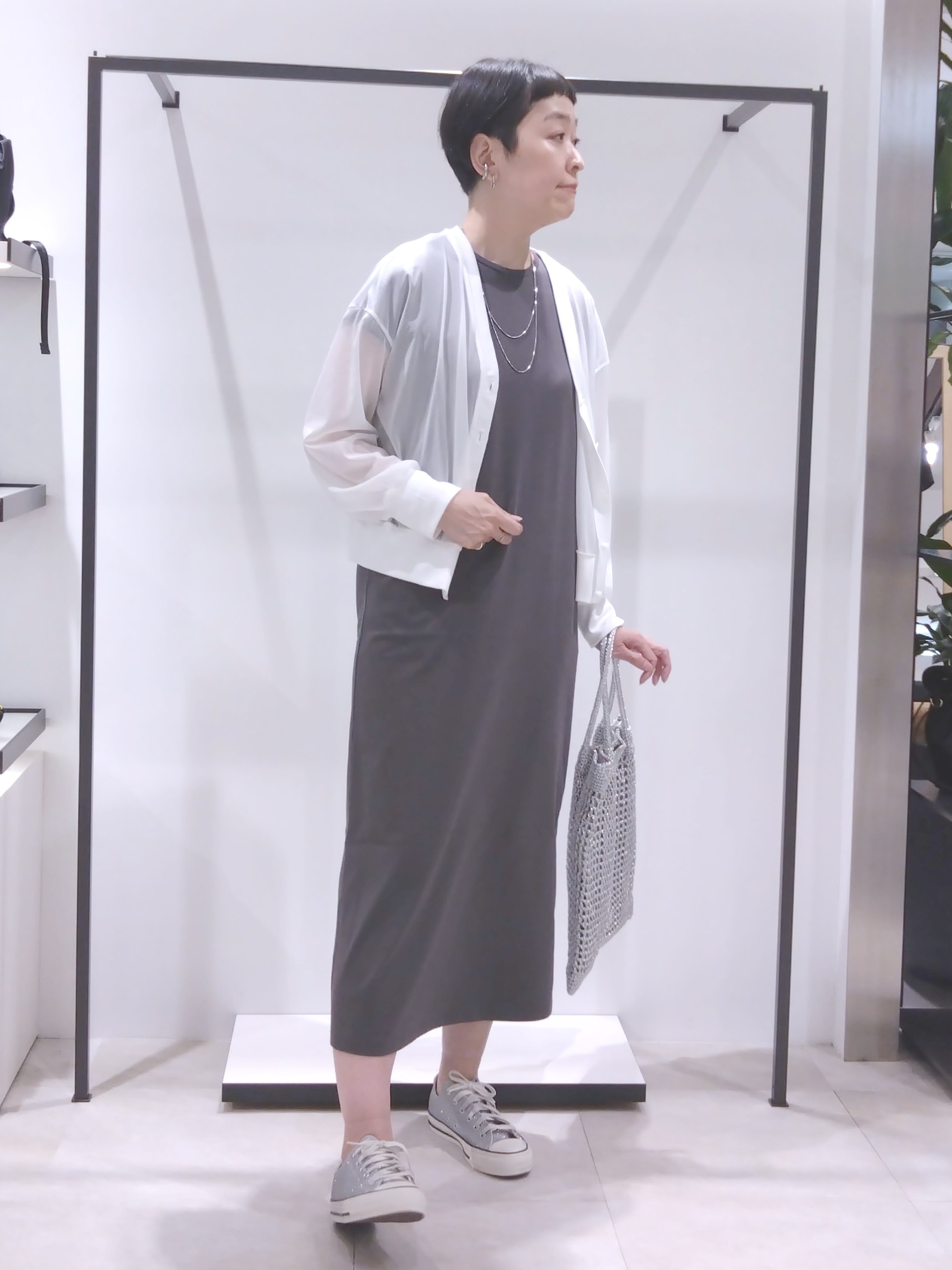 まちこさんの「UNTITLED｜【7色展開/ゆったり/ショート丈】シアートリコットカーディガン」を使ったコーディネート