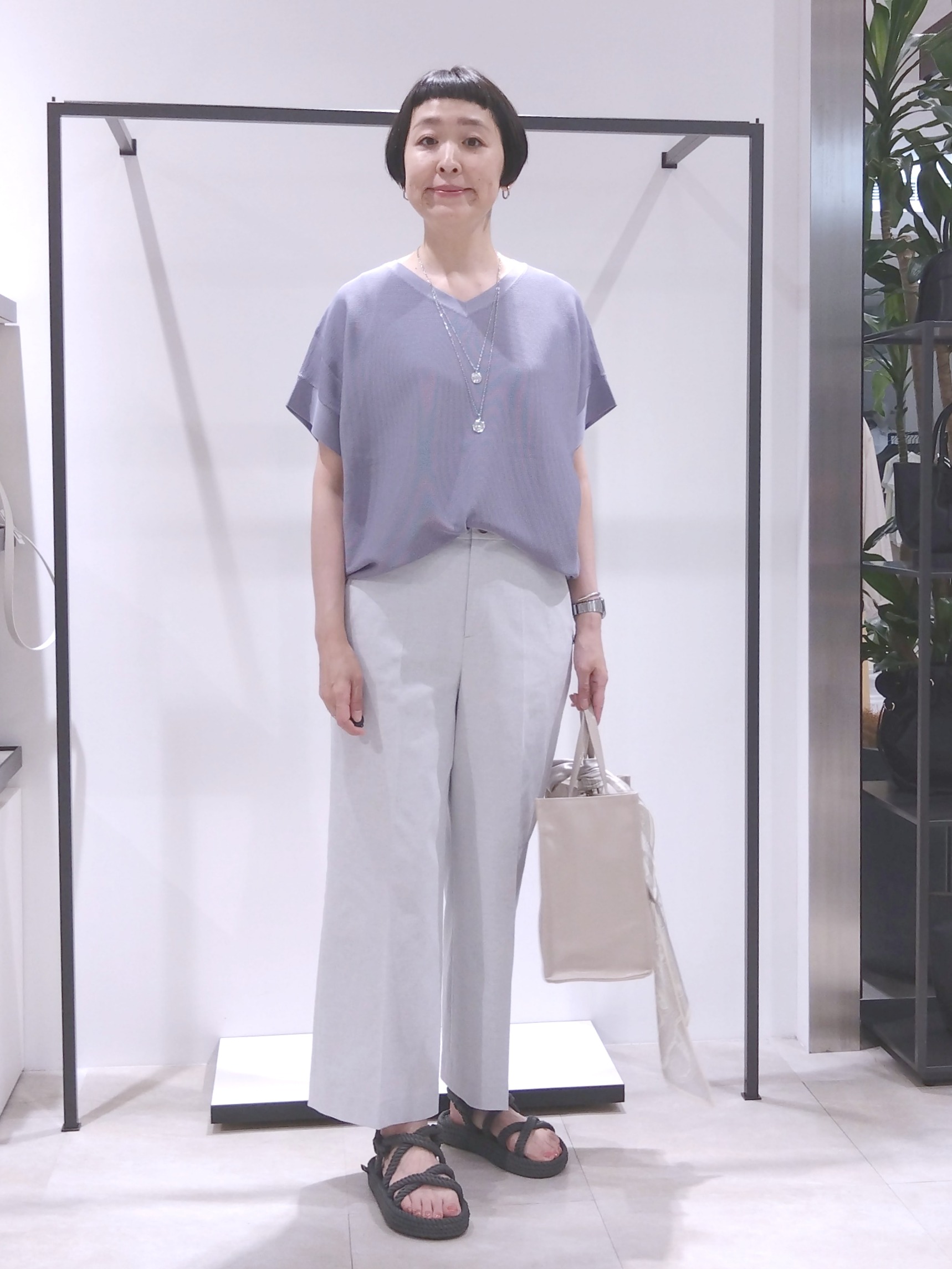 まちこさんの「UNTITLED｜【11色展開/体型カバー】前後2WAYフレンチスリーブニット」を使ったコーディネート