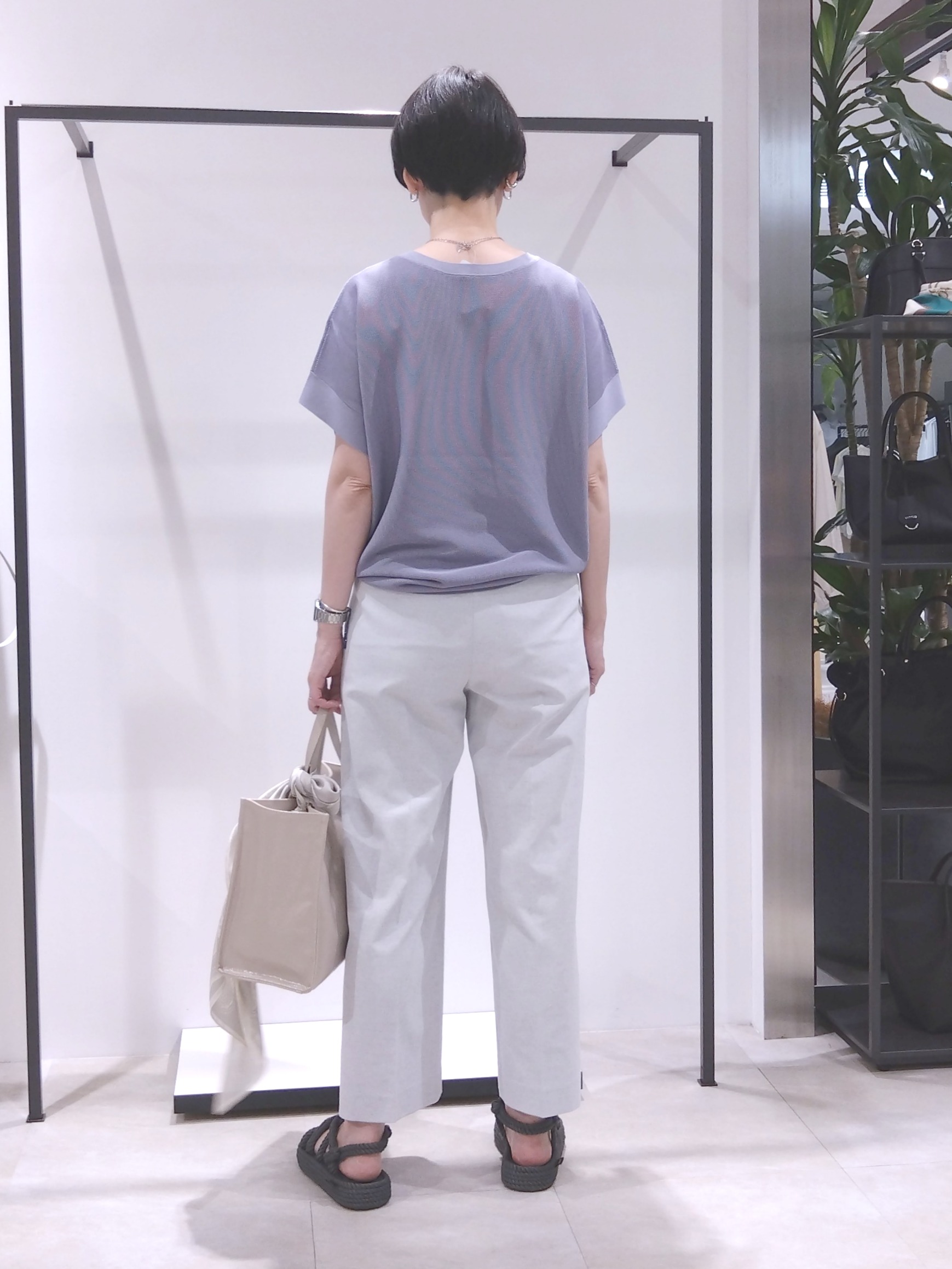 まちこさんの「UNTITLED｜【11色展開/体型カバー】前後2WAYフレンチスリーブニット」を使ったコーディネート