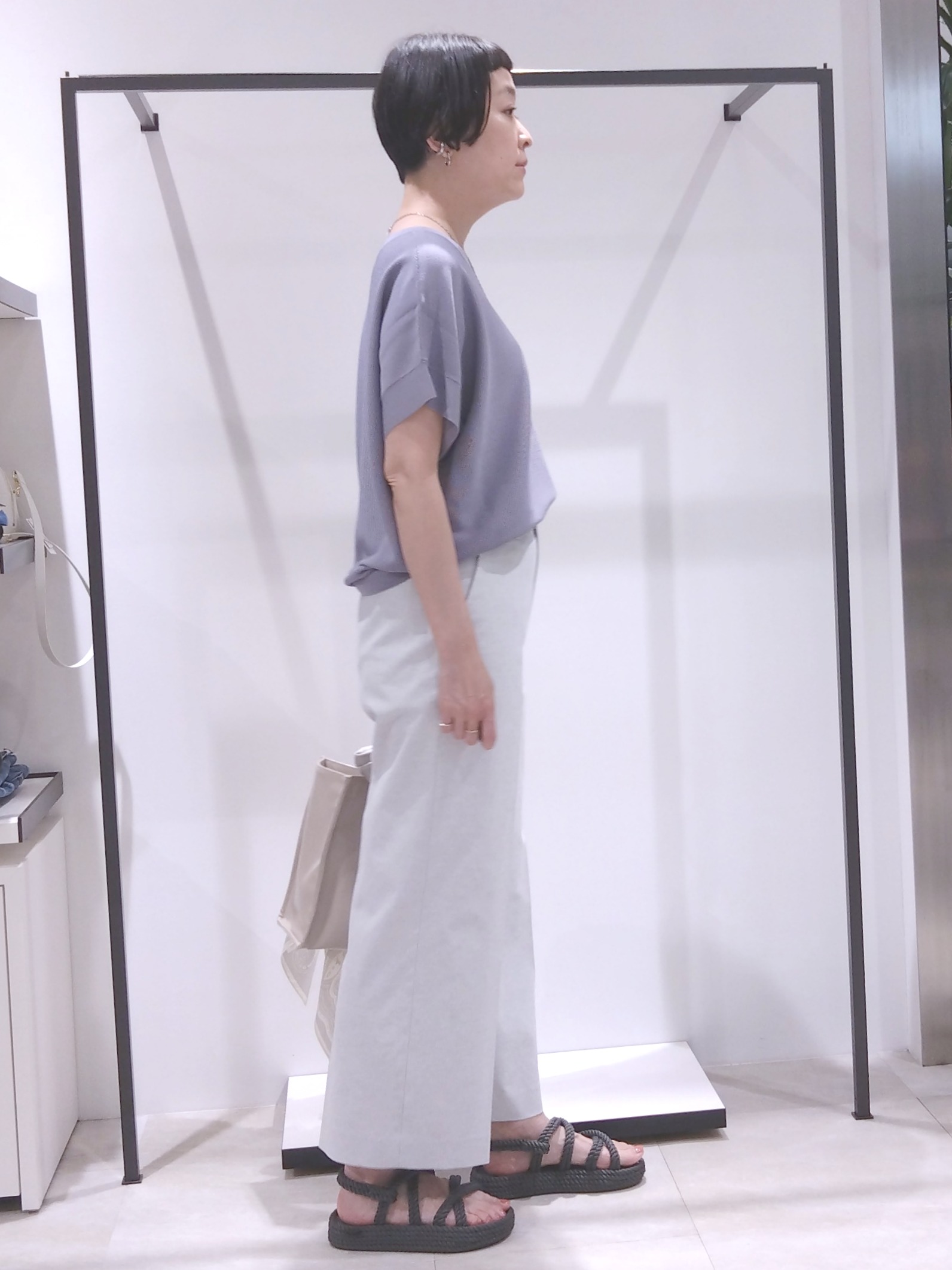 まちこさんの「UNTITLED｜【11色展開/体型カバー】前後2WAYフレンチスリーブニット」を使ったコーディネート