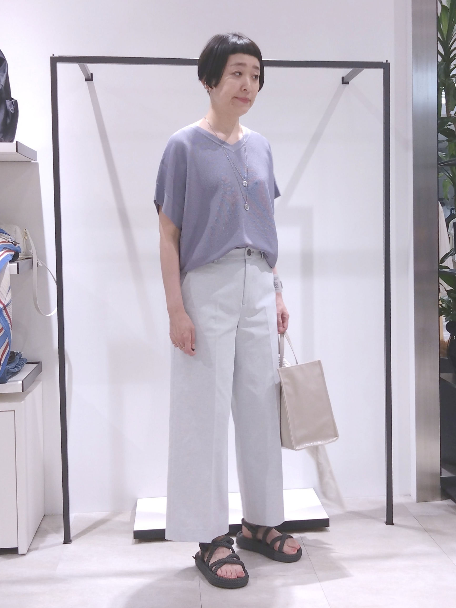 まちこさんの「UNTITLED｜【11色展開/体型カバー】前後2WAYフレンチスリーブニット」を使ったコーディネート