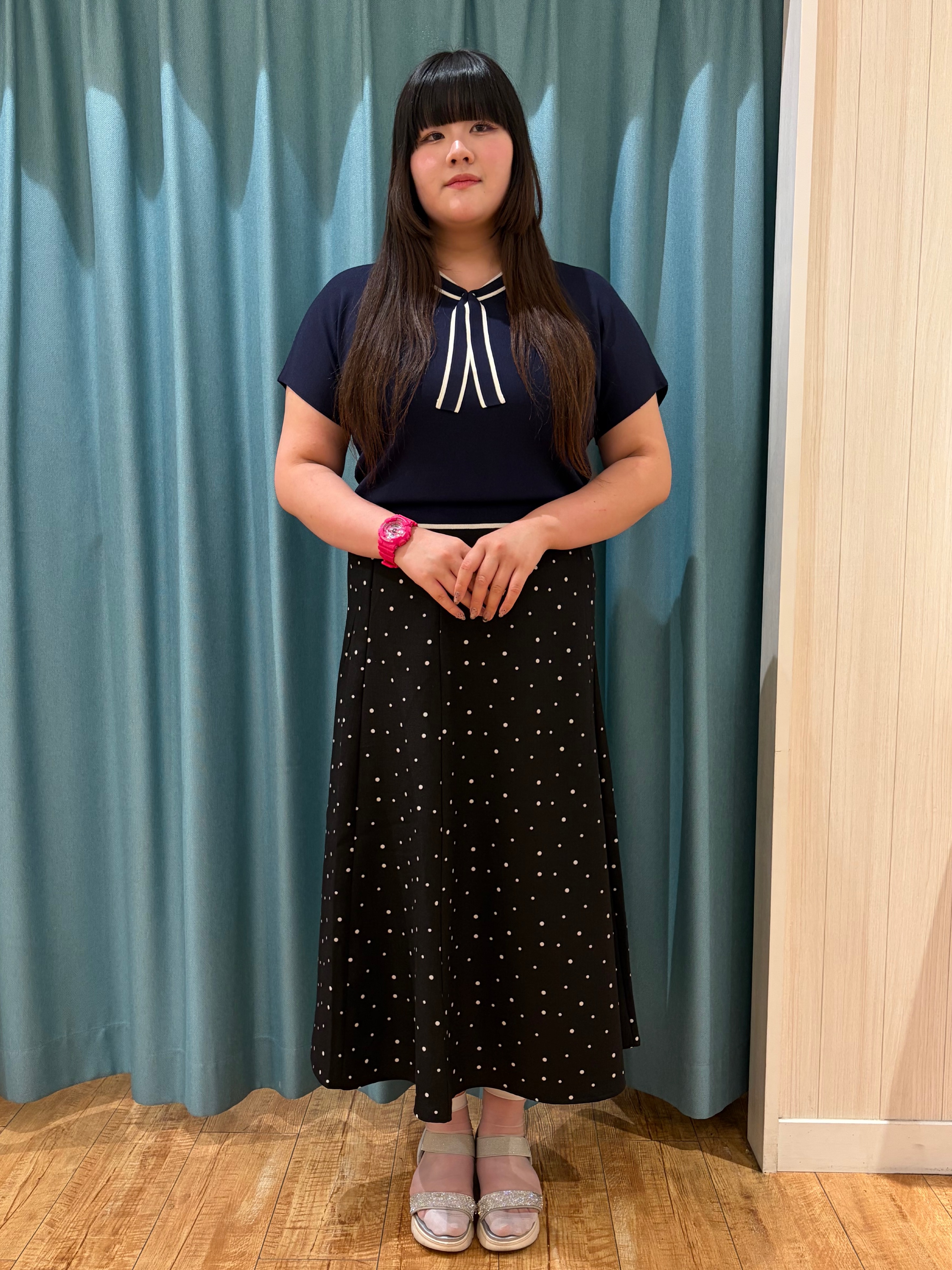 うりさんの「SHOO･LA･RUE｜【高レビュー/毎日洗える/UV】二の腕も隠せる 配色ボウタイニット」を使ったコーディネート