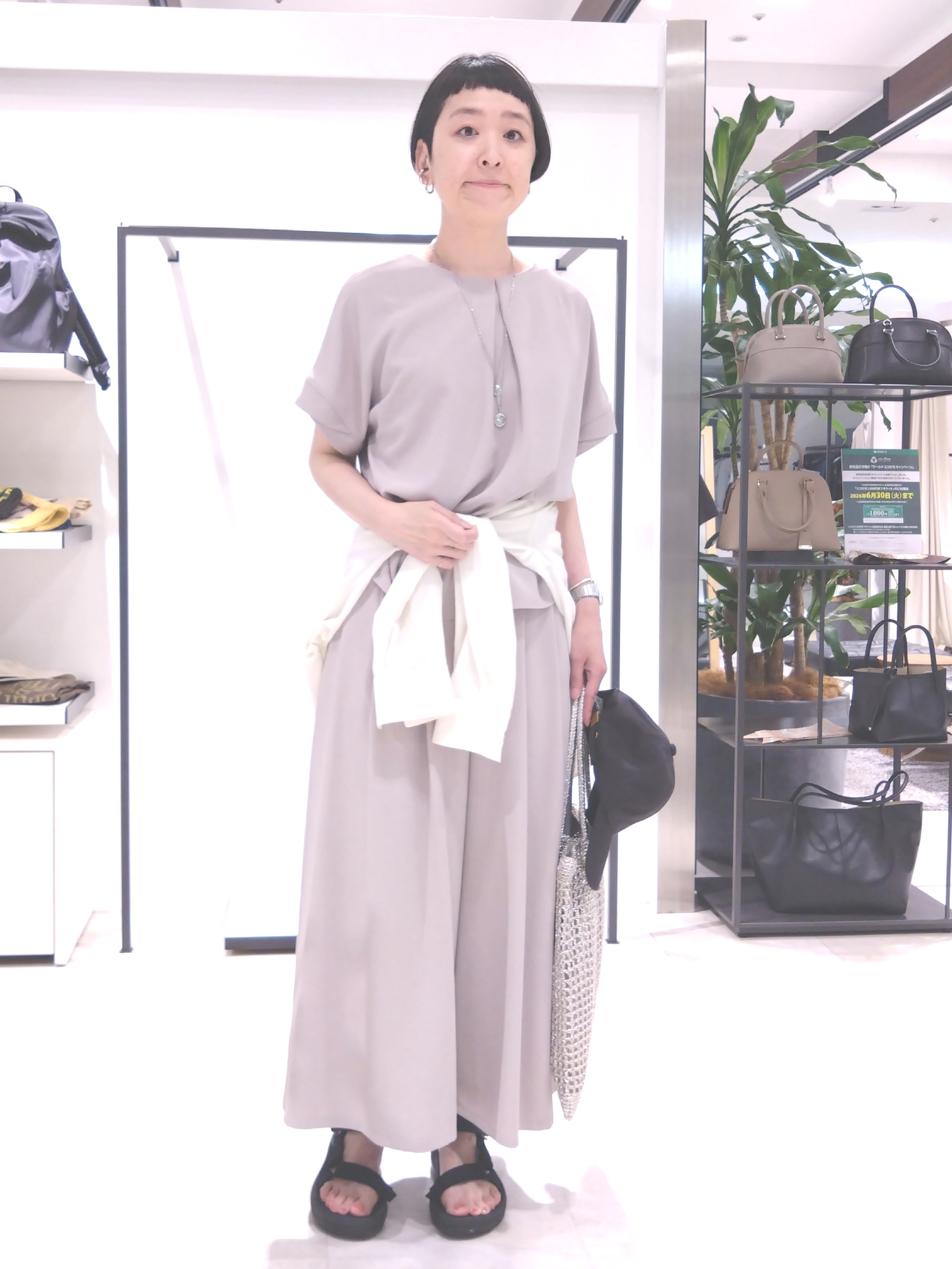 まちこさんの「UNTITLED｜【セットアップ可/UVカット/前後2WAY】リラクシーフレンチスリーブブラウス」を使ったコーディネート